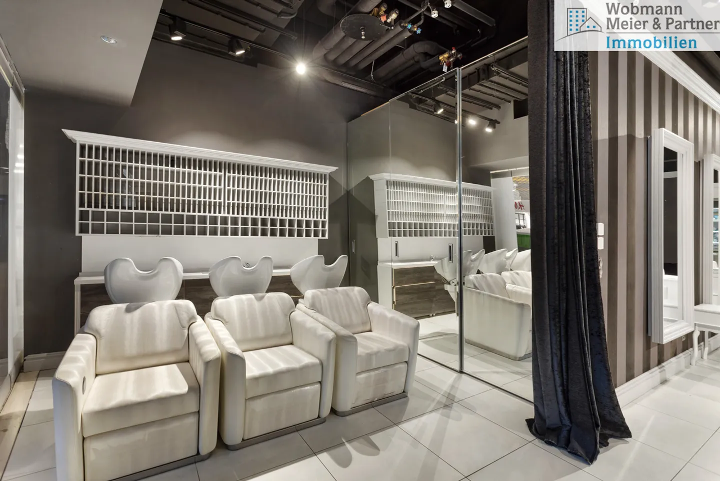 Attractive, fully equipped hair salon (74 m²) in Inside Volketswil - Photo 4 of 10