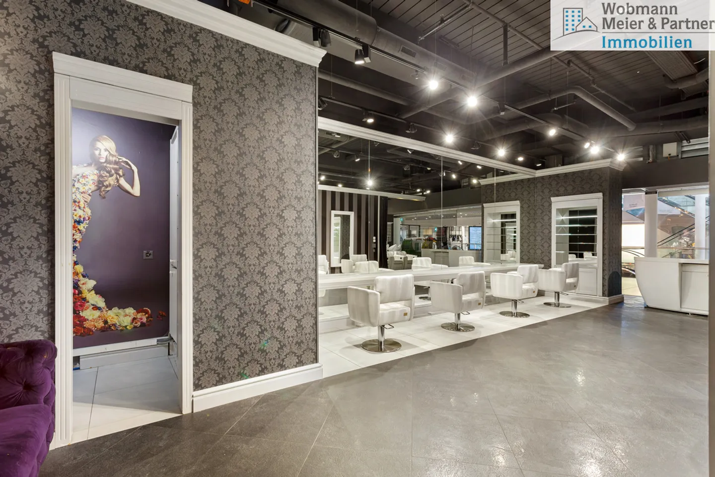 Attractive, fully equipped hair salon (74 m²) in Inside Volketswil - Photo 6 of 10