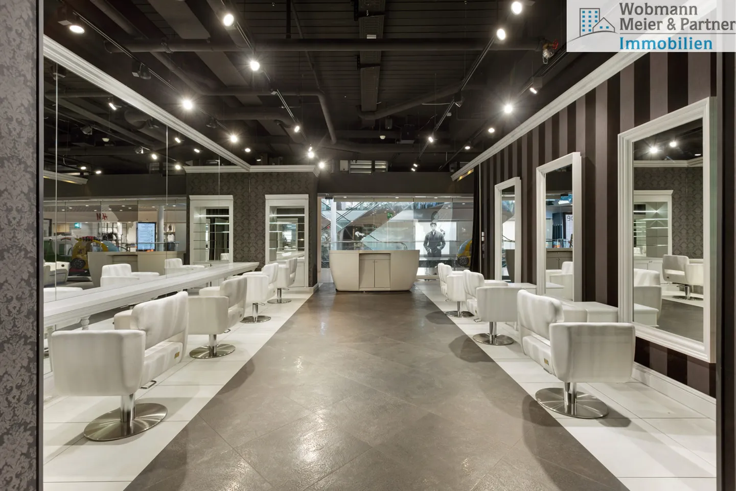 Attractive, fully equipped hair salon (74 m²) in Inside Volketswil - Photo 8 of 10