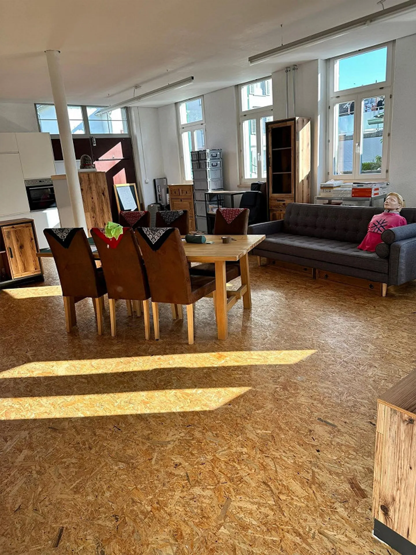 Versatile commercial space / studio - Flexible use and immediately available - Photo 3 of 9