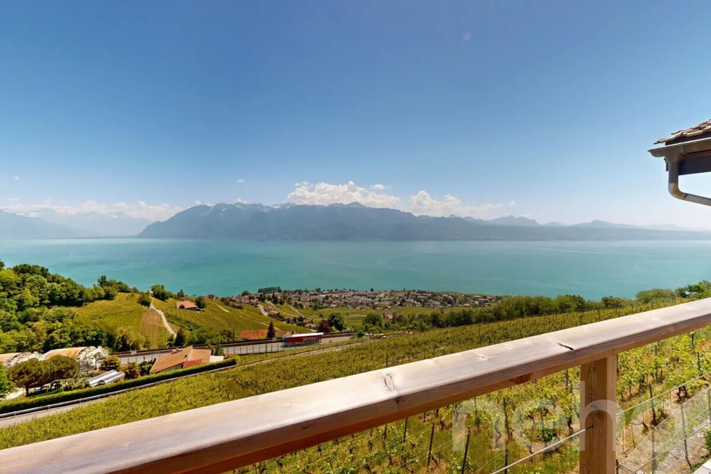 The Elegance of a Chalet between Lake, Vineyards, and Mountains - Photo 9 of 12