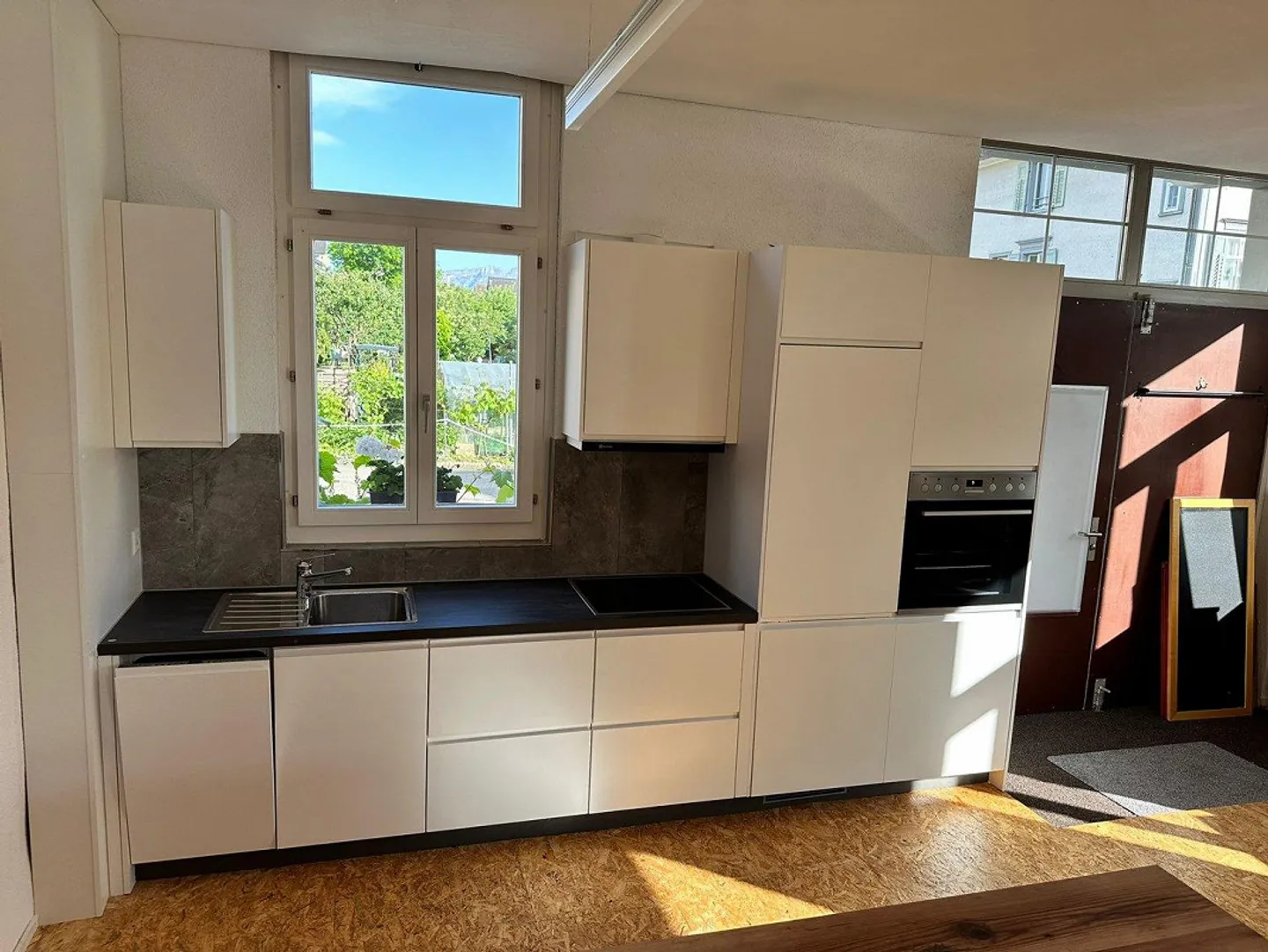 Versatile commercial space / studio - Flexible use and immediately available - Photo 2 of 9