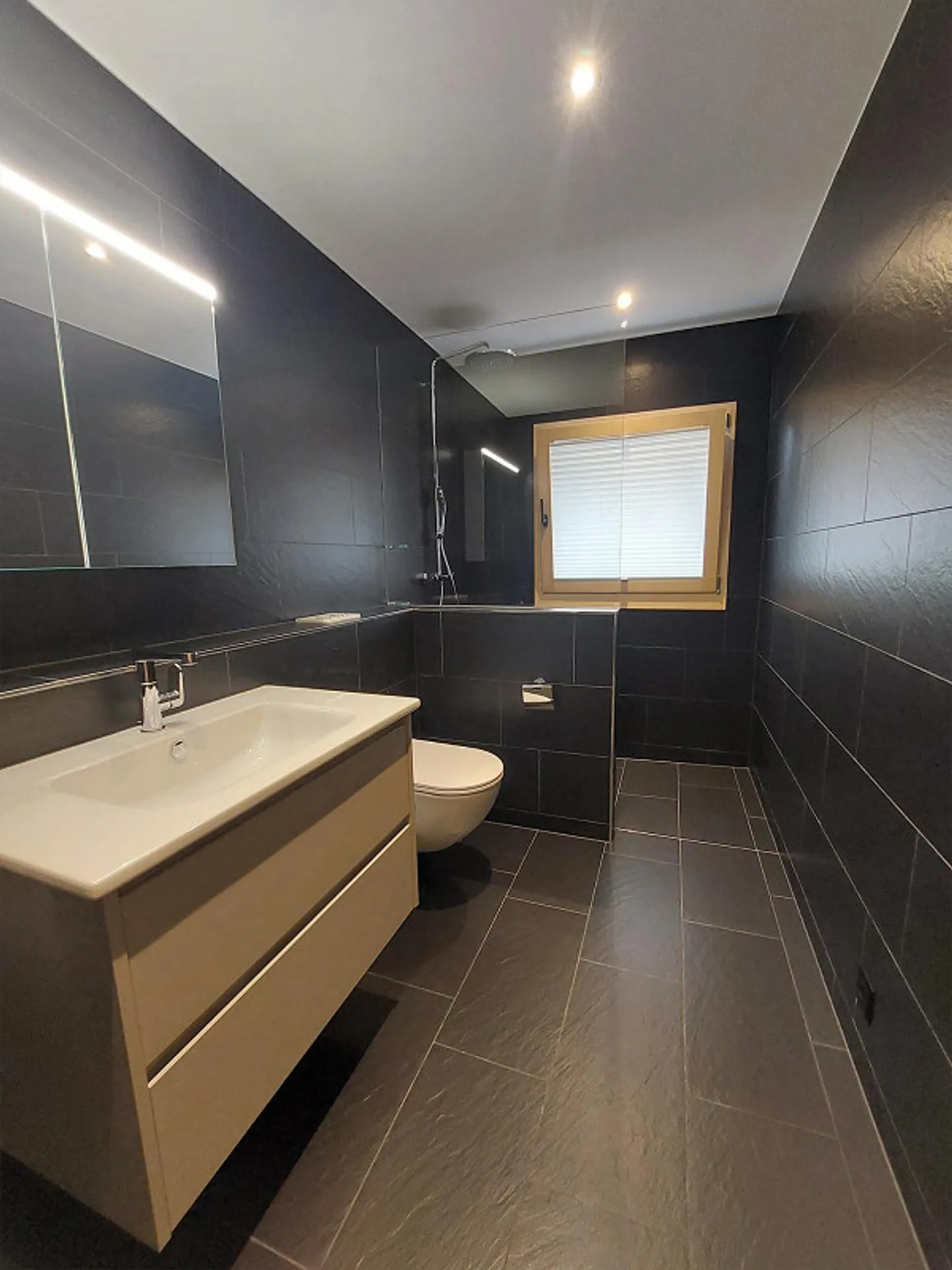 moderne 3.5-Zimmerwohnung mit Sitzplatz (Erstwohnsitz) - Foto 7 von 9