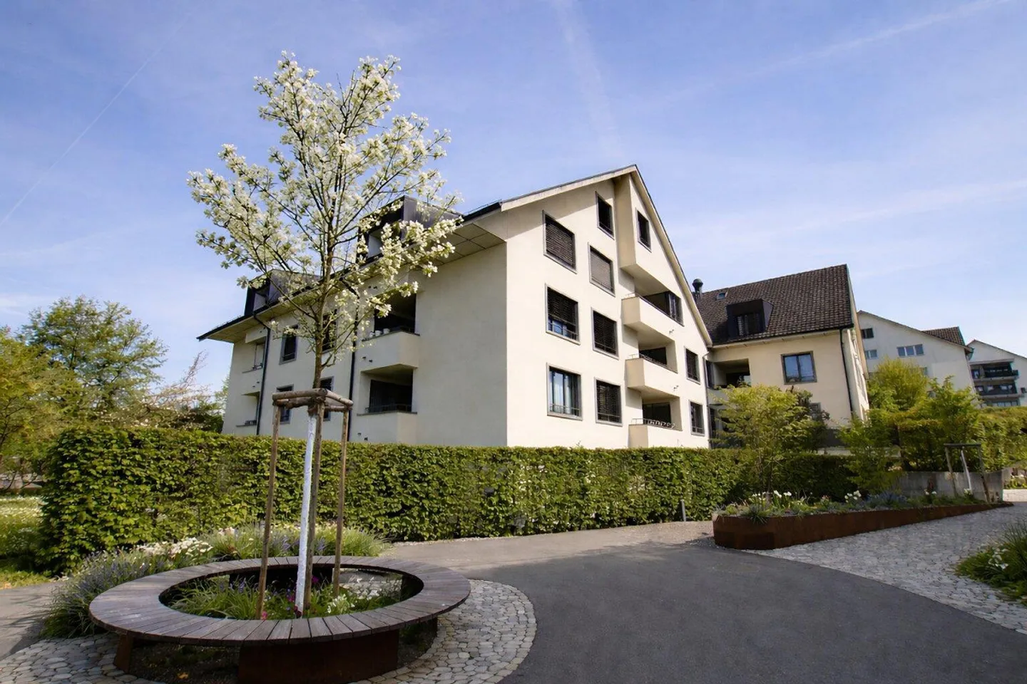 Moderne 3.5-Zimmer-Maisonette-Wohnung in Mettmenstetten zu vermieten - Foto 1 di 11