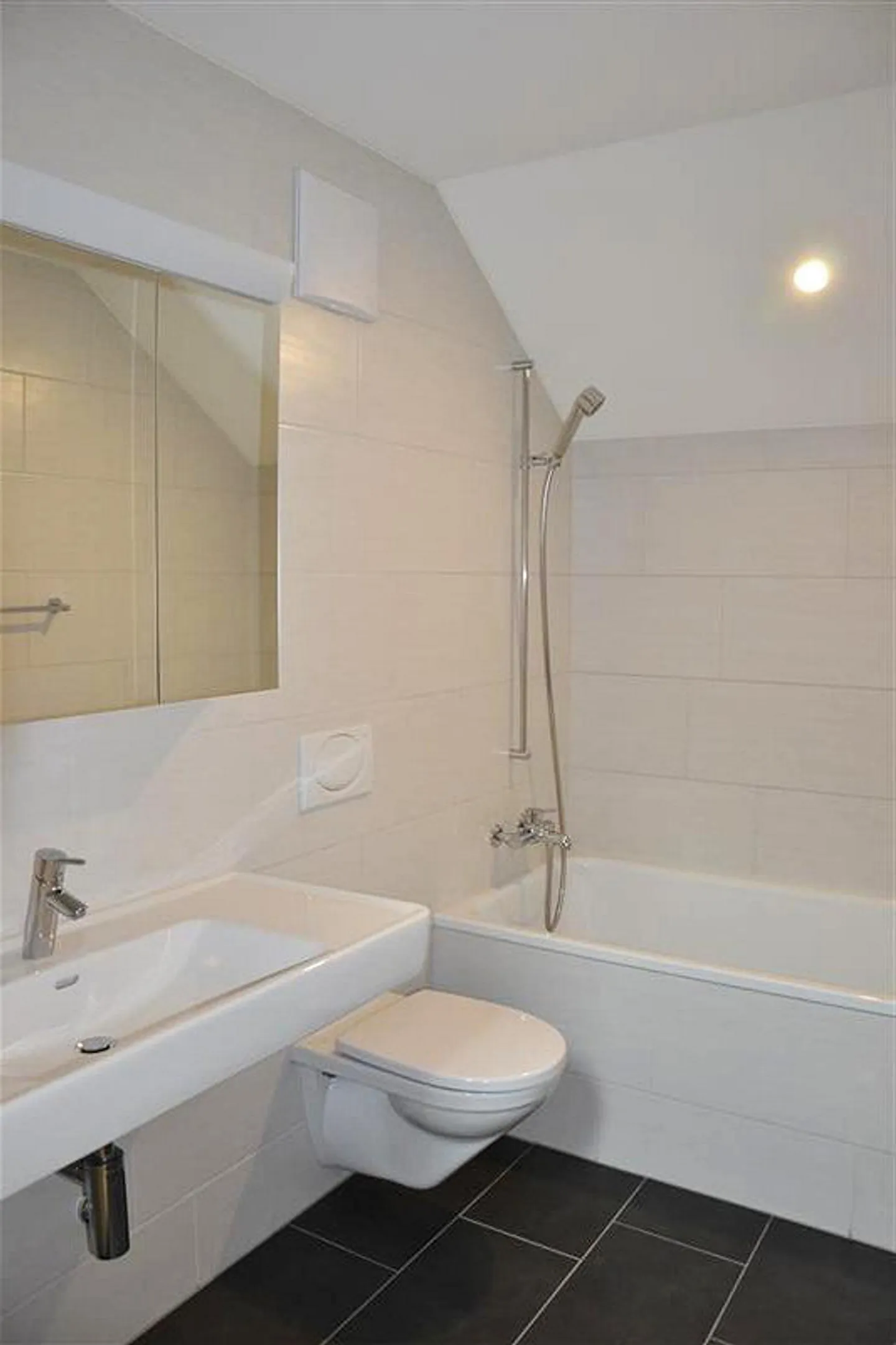Moderne 3.5-Zimmer-Maisonette-Wohnung in Mettmenstetten zu vermieten - Foto 3 di 11