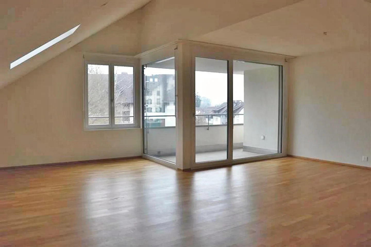 Moderne 3.5-Zimmer-Maisonette-Wohnung in Mettmenstetten zu vermieten - Foto 5 di 11