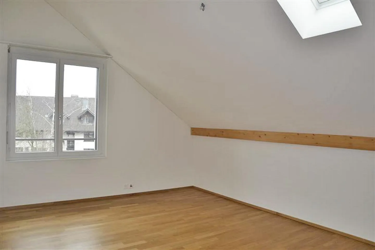 Moderne 3.5-Zimmer-Maisonette-Wohnung in Mettmenstetten zu vermieten - Foto 6 di 11