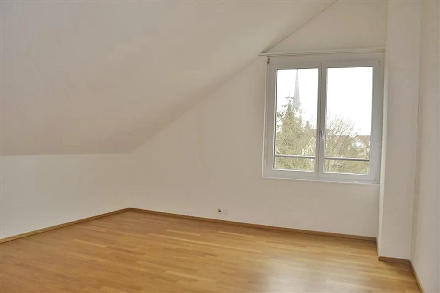 Moderne 3.5-Zimmer-Maisonette-Wohnung in Mettmenstetten zu vermieten - Foto 7 di 11