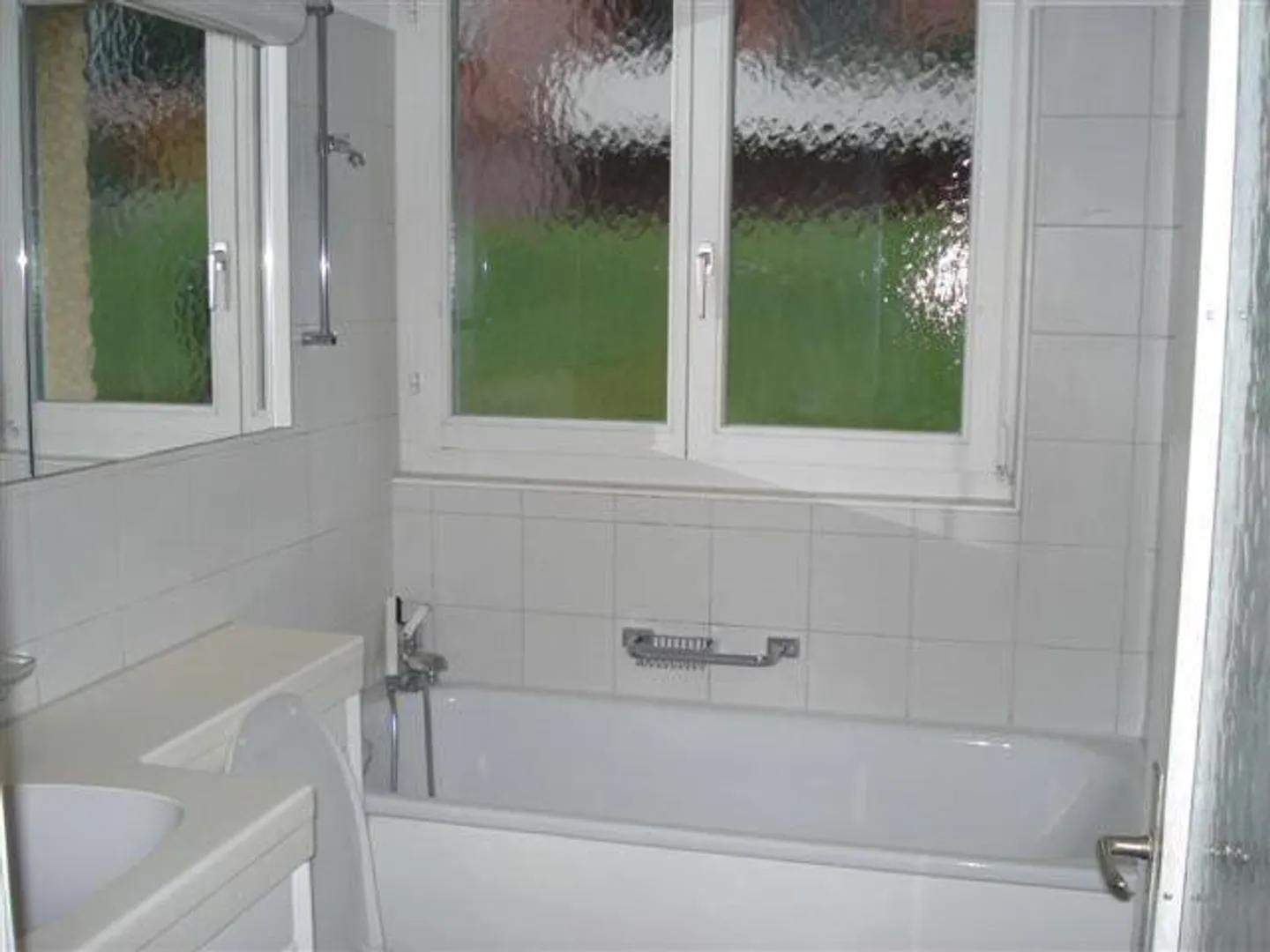 Attractive apartment in a preferred location with lake view! - Photo 6 of 8