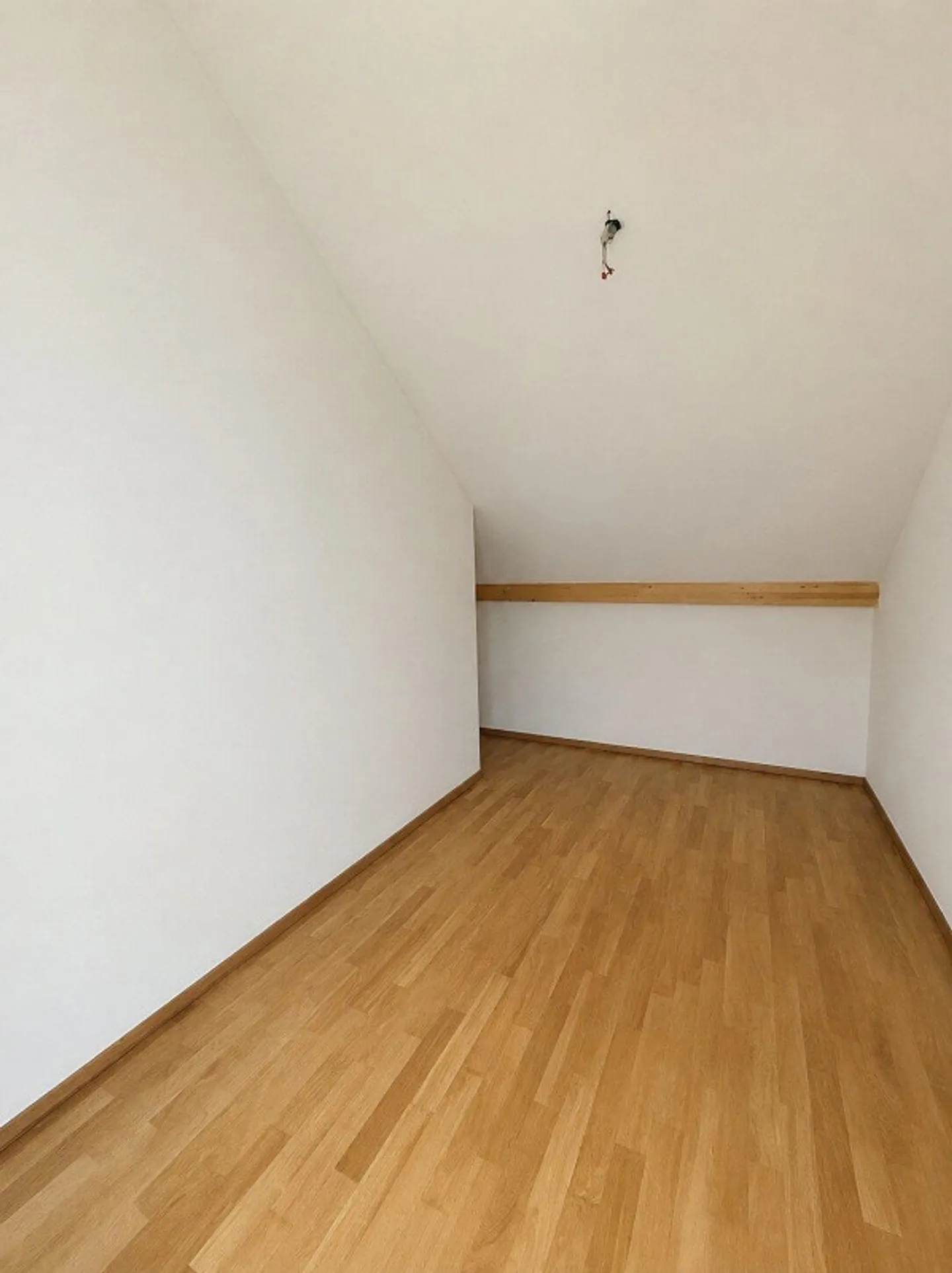 Moderne 3.5-Zimmer-Maisonette-Wohnung in Mettmenstetten zu vermieten - Foto 9 di 11