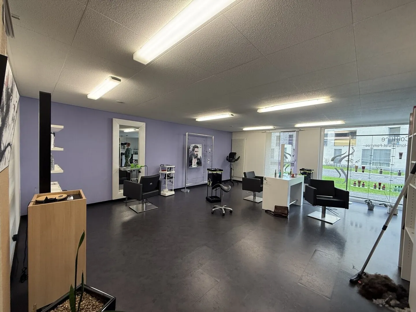 Commercial for rent - Photo 1 of 10