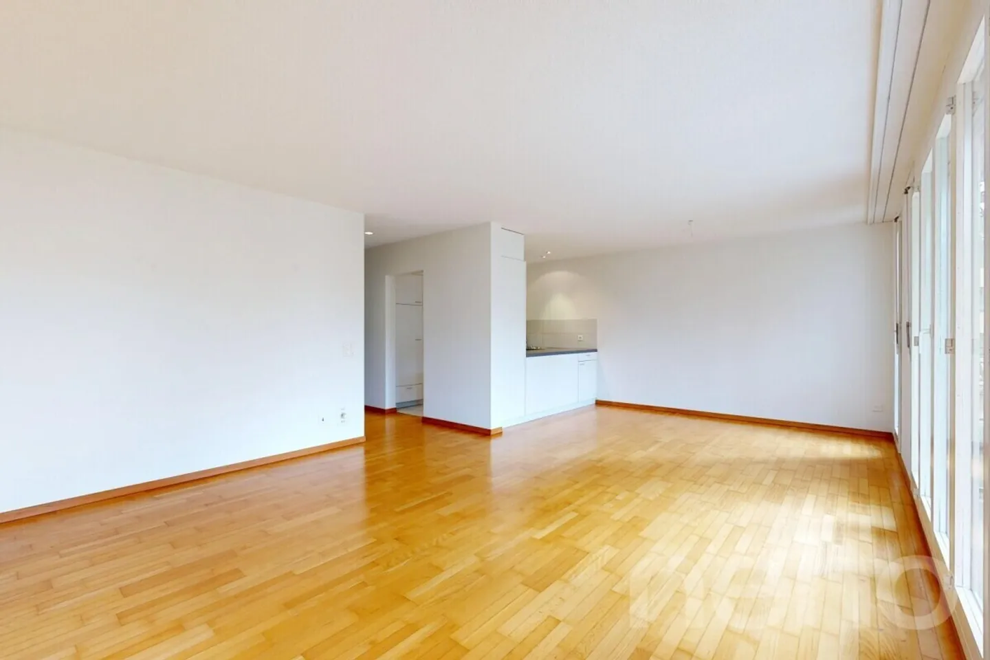 Bright 3.5 Room Apartment with Balcony and Underground Garage in Lupfig AG - Photo 4 of 12