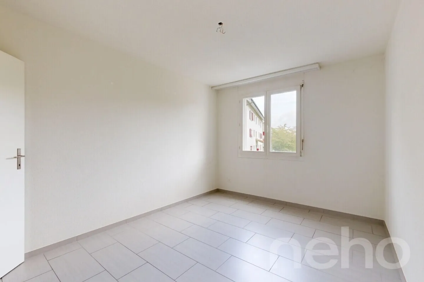 Bright 3.5 Room Apartment with Balcony and Underground Garage in Lupfig AG - Photo 7 of 12