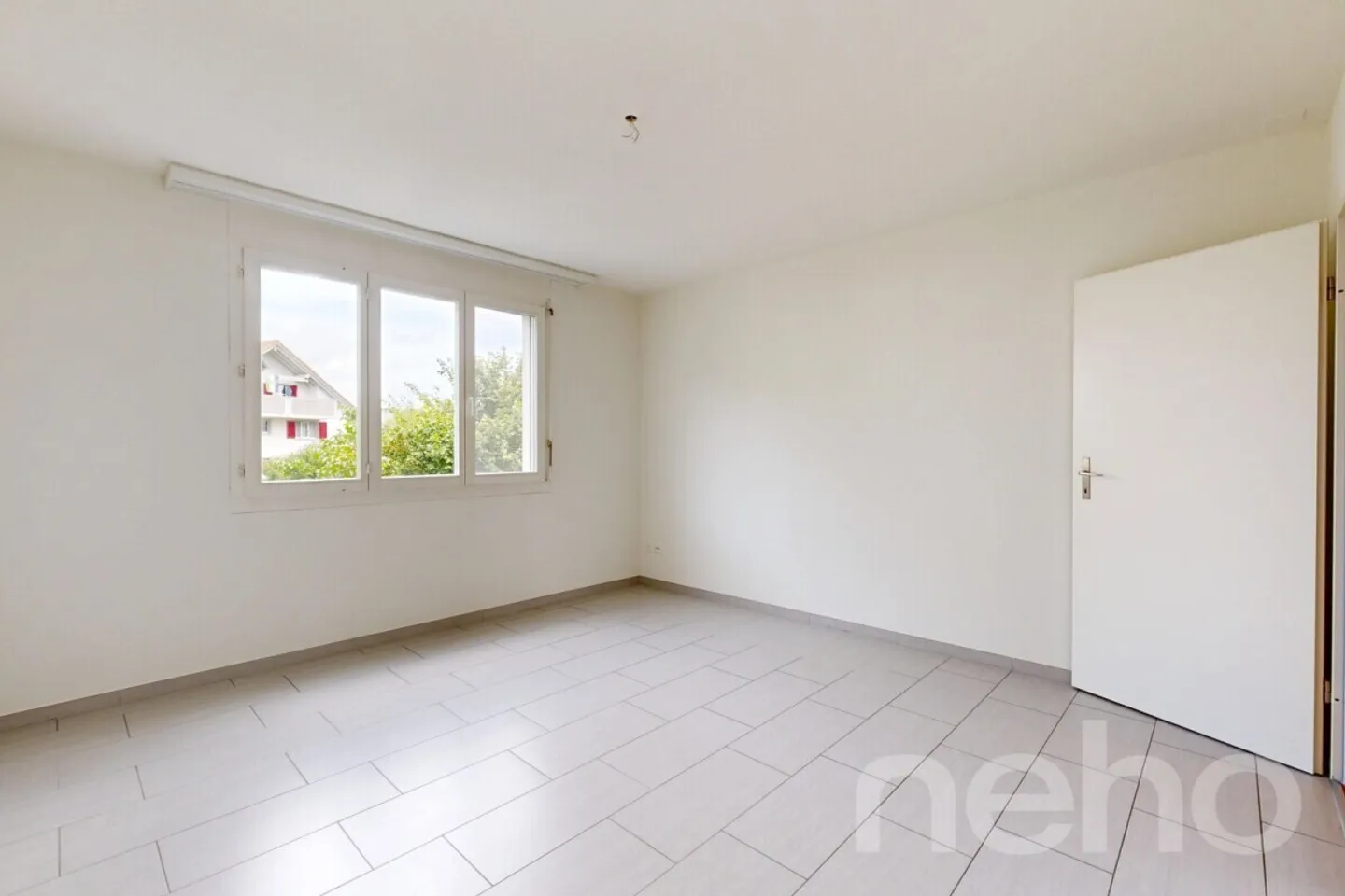 Bright 3.5 Room Apartment with Balcony and Underground Garage in Lupfig AG - Photo 8 of 12