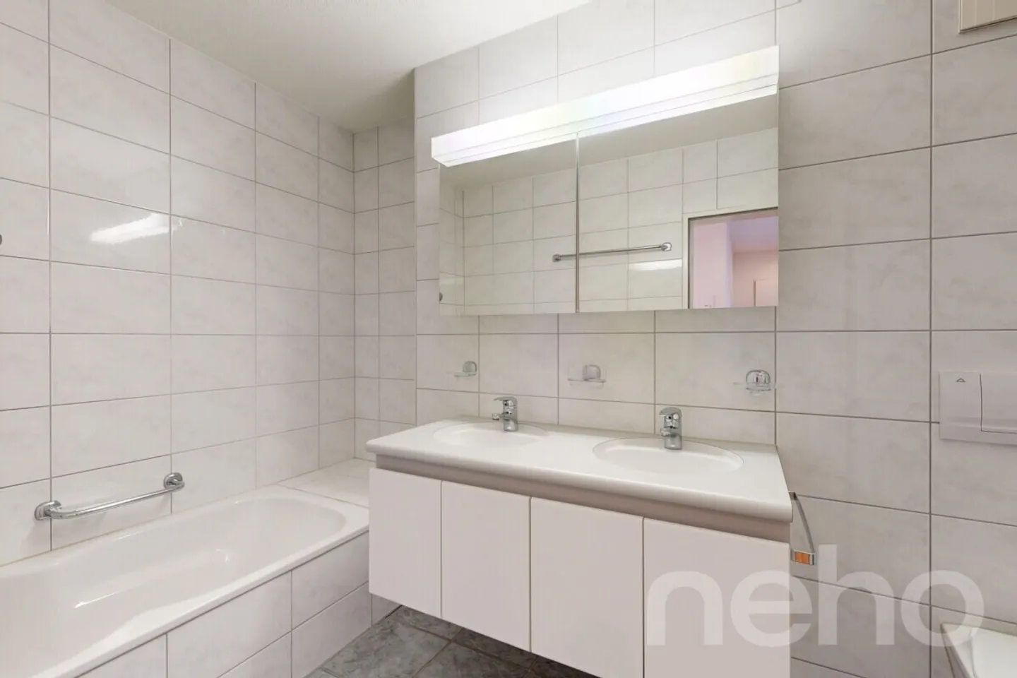 Bright 3.5 Room Apartment with Balcony and Underground Garage in Lupfig AG - Photo 9 of 12
