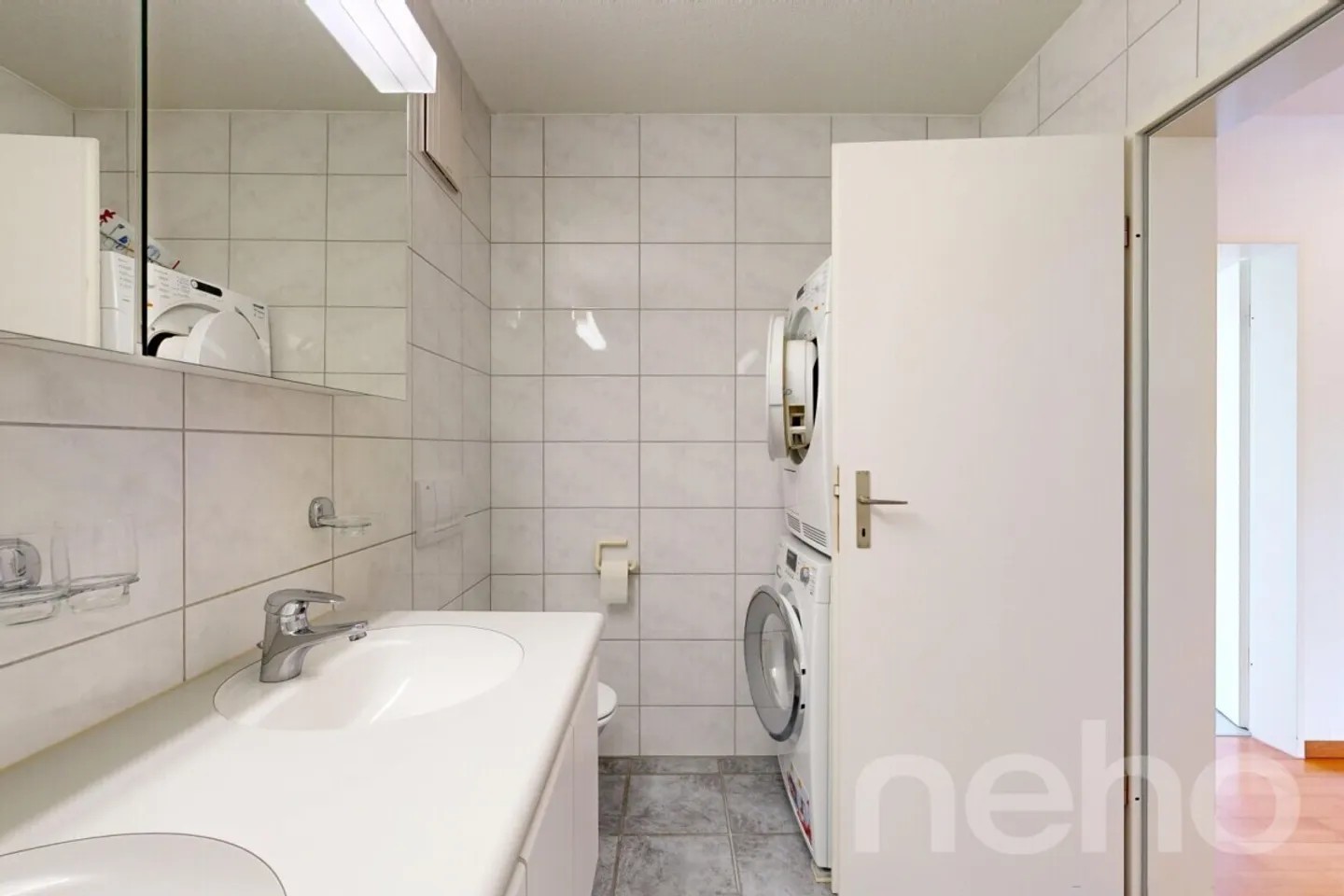 Bright 3.5 Room Apartment with Balcony and Underground Garage in Lupfig AG - Photo 10 of 12