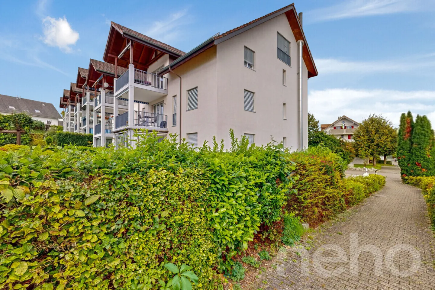 Bright 3.5 Room Apartment with Balcony and Underground Garage in Lupfig AG - Photo 2 of 12