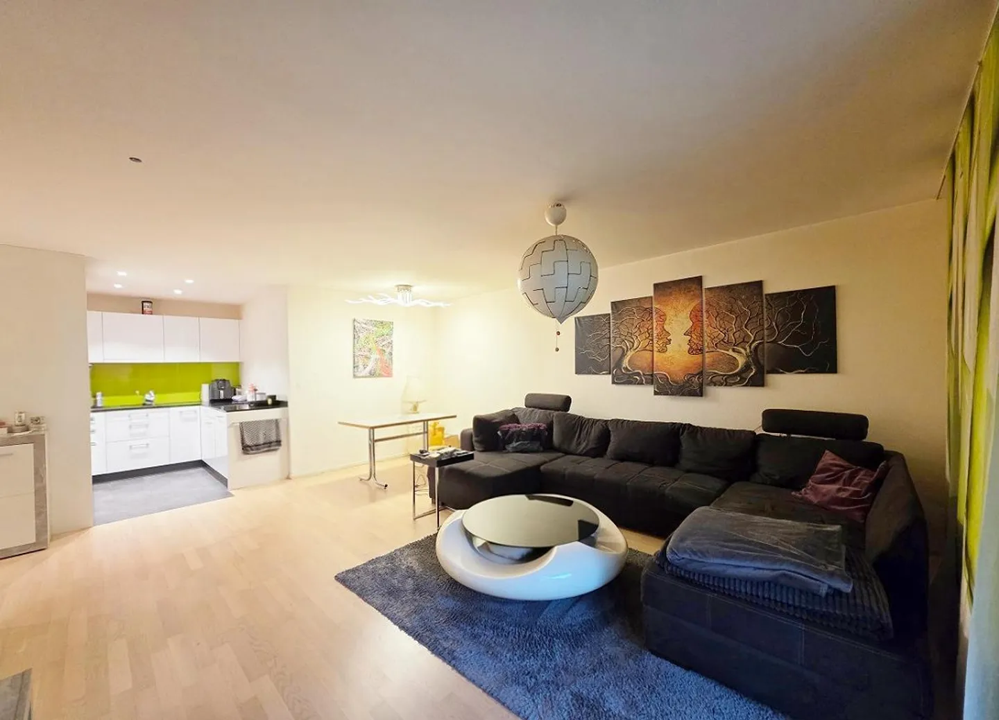 Appartement moderne de 2,5 pièces dans un emplacement idéal - Photo 3 sur 10