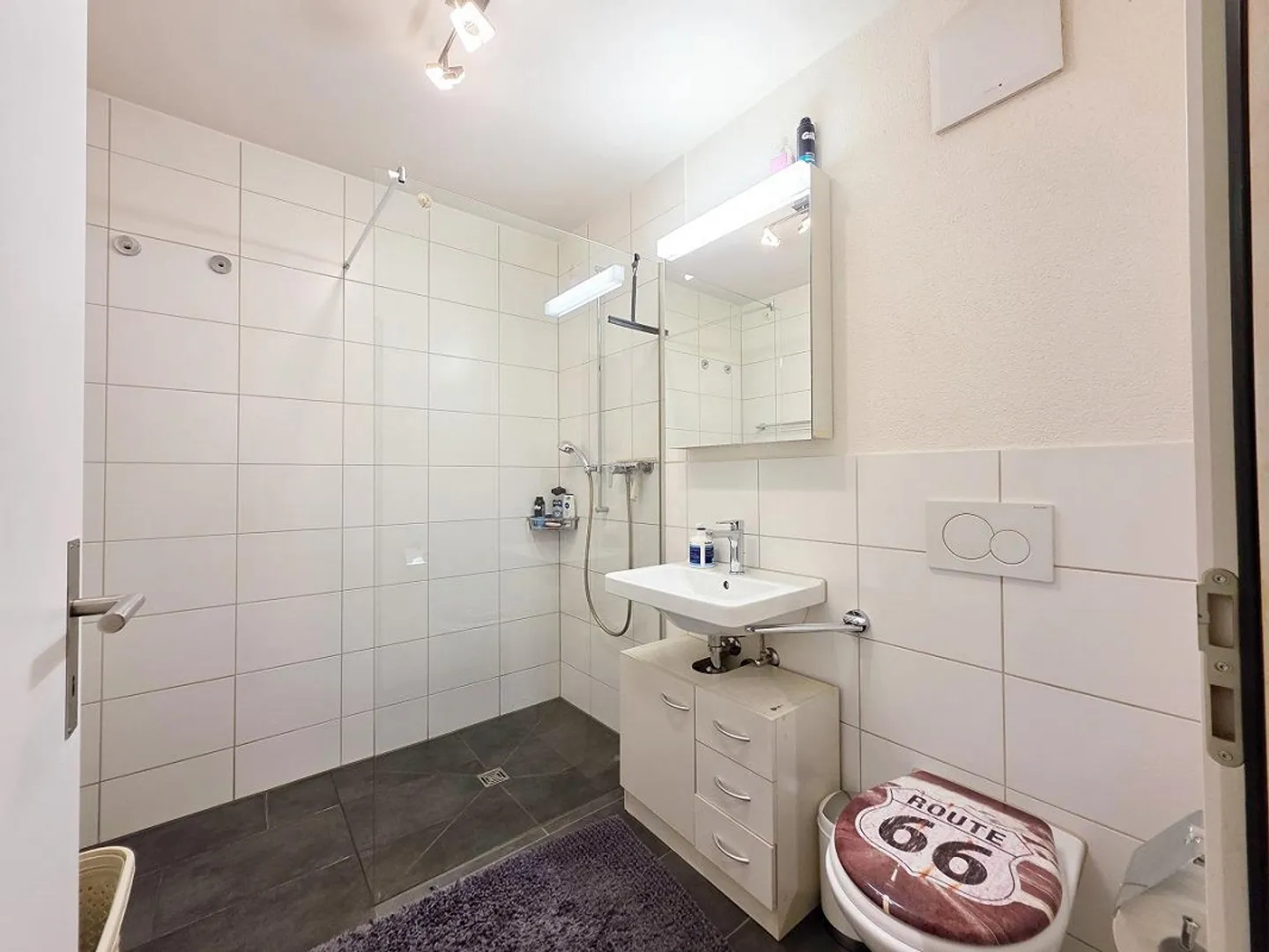 Appartement moderne de 2,5 pièces dans un emplacement idéal - Photo 6 sur 10