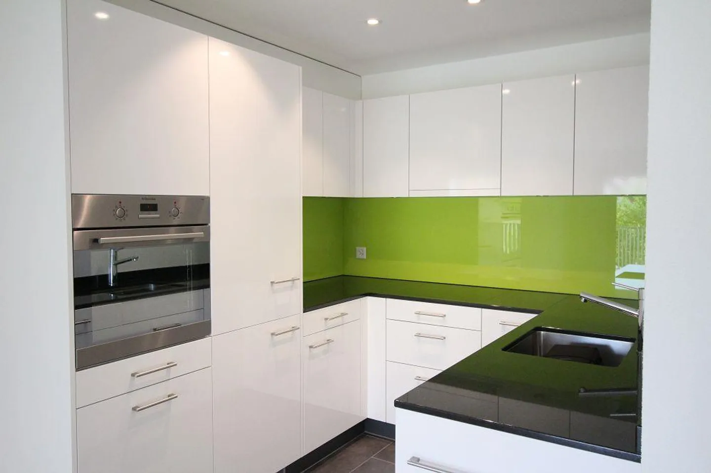 Appartement moderne de 2,5 pièces dans un emplacement idéal - Photo 4 sur 10