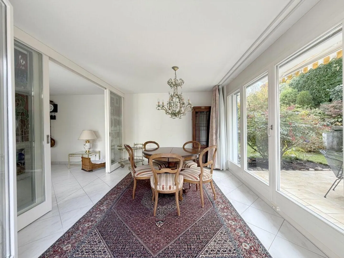 SUPER EMPLACEMENT - SUPERBE APPARTEMENT - INTÉRIEUR DE HAUTE QUALITÉ - JARDIN DE RÊVE - Photo 4 sur 13