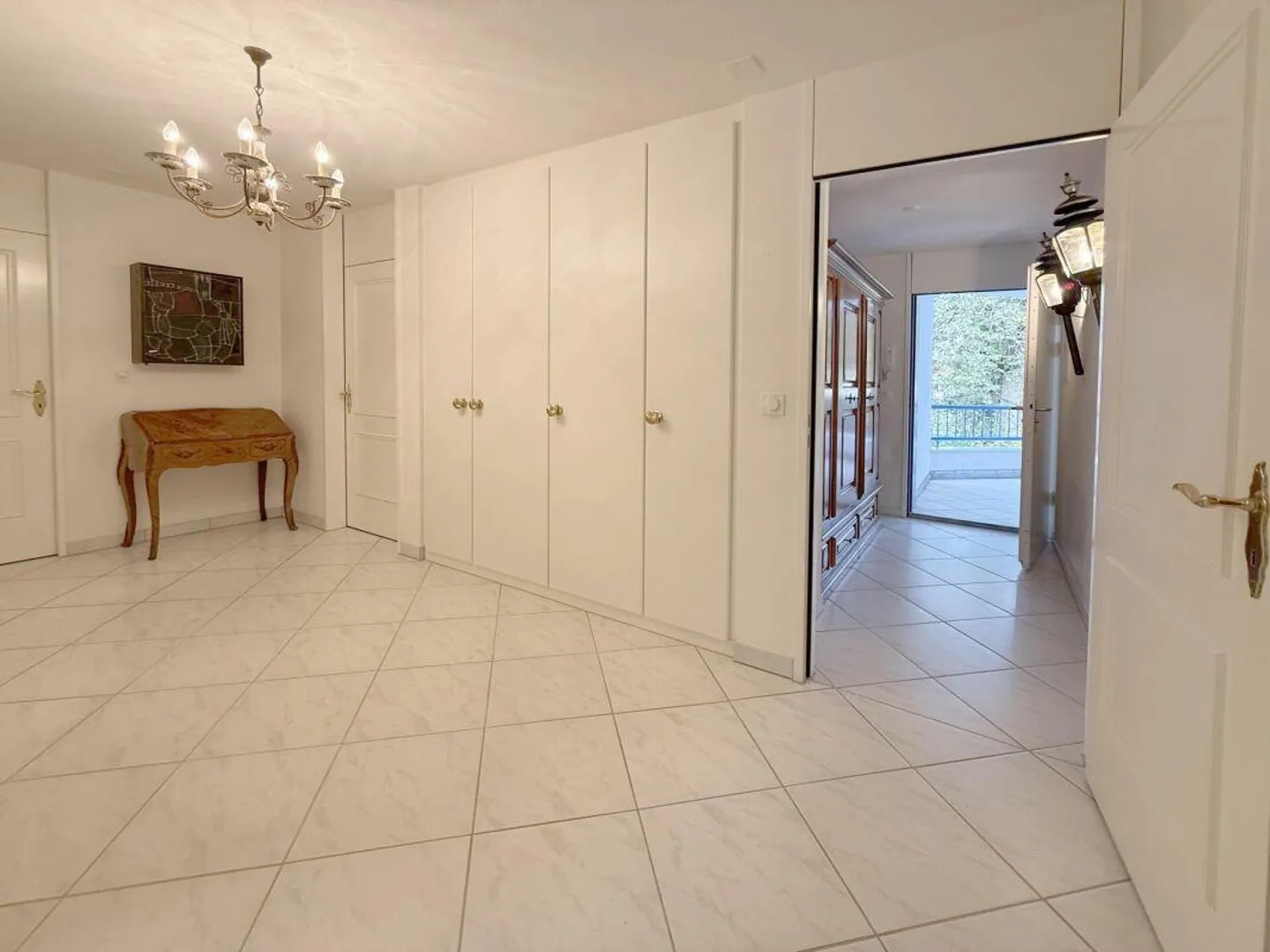 SUPER EMPLACEMENT - SUPERBE APPARTEMENT - INTÉRIEUR DE HAUTE QUALITÉ - JARDIN DE RÊVE - Photo 9 sur 13