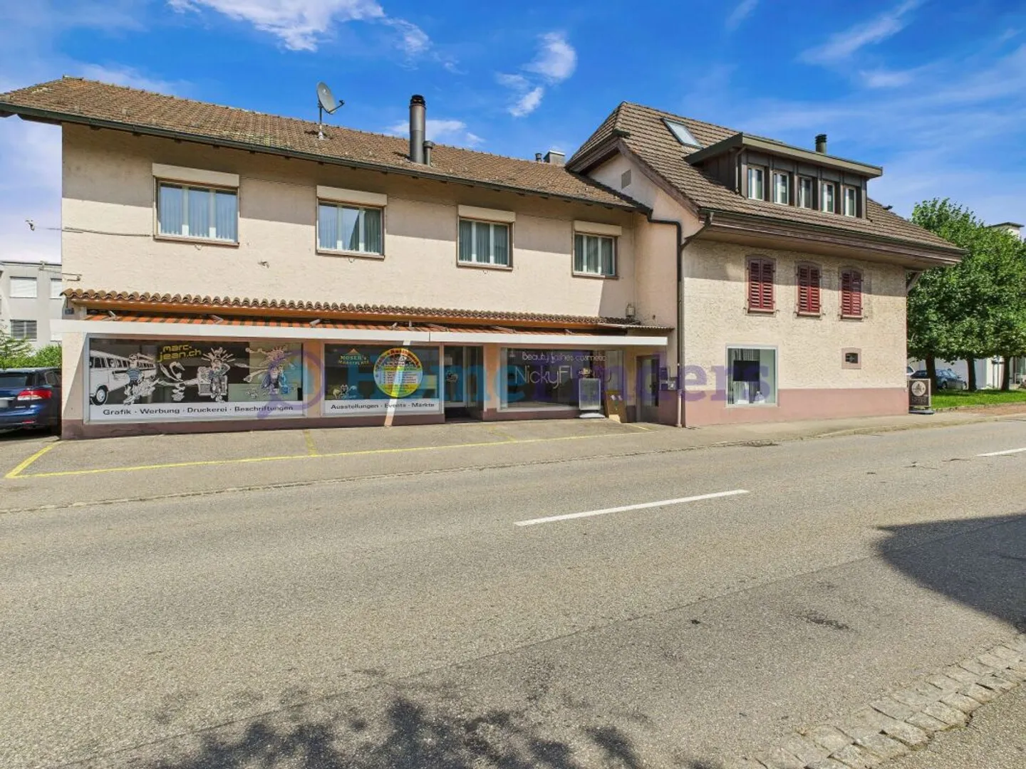 CENTRAL - FORT EN FRÉQUENCE AVEC POTENTIEL - Photo 1 sur 10