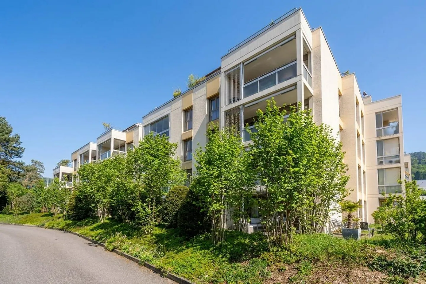 Ruhig, grün und sofort wohnbereit - 3.5-Zimmerwohnung in Bolligen - Photo 12 sur 13