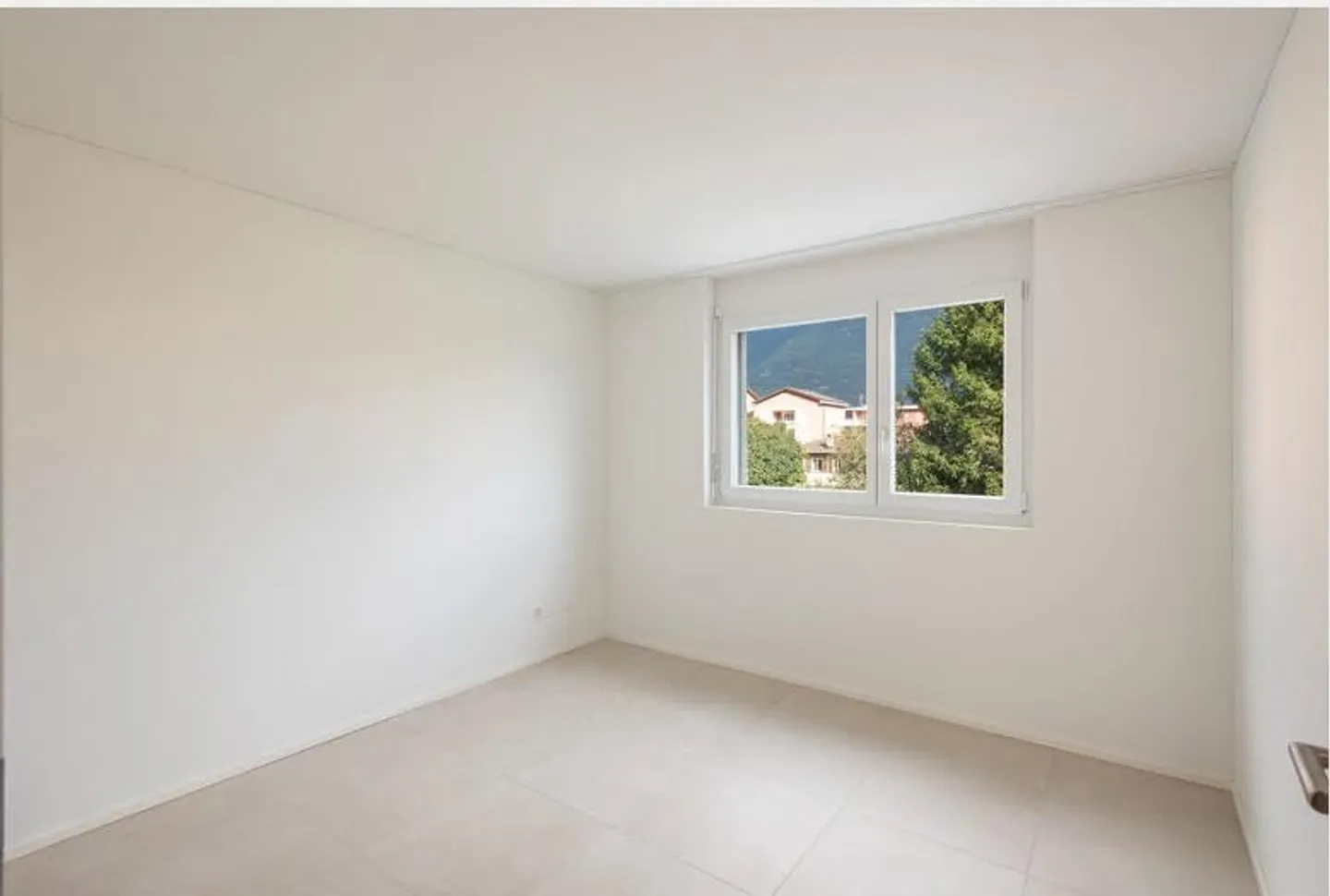Spacious 2.5 rooms in the green with 1 free net rent!! - Photo 3 of 3