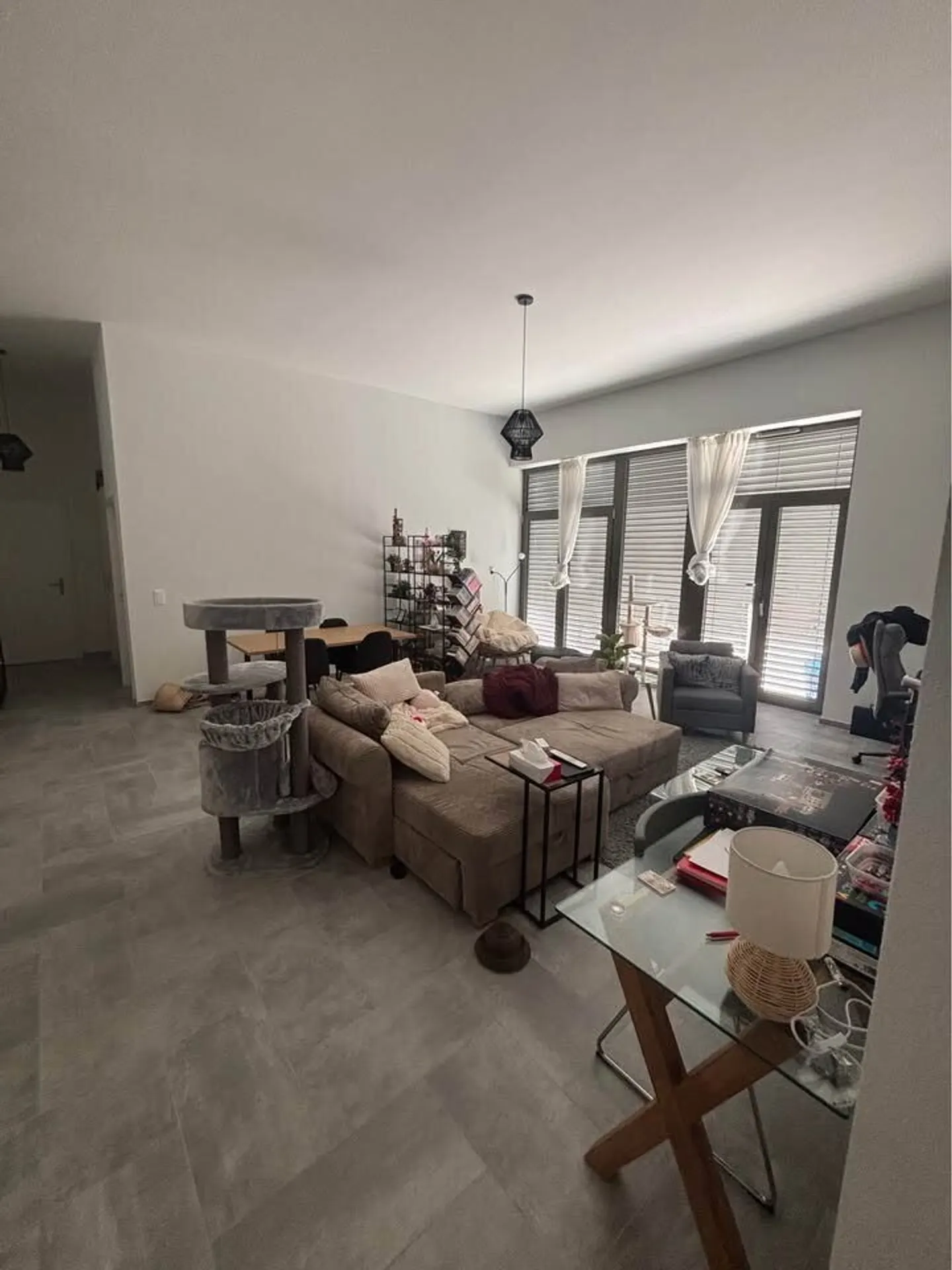 Appartement Moderne avec Terrasse Spacieuse - Photo 2 sur 11