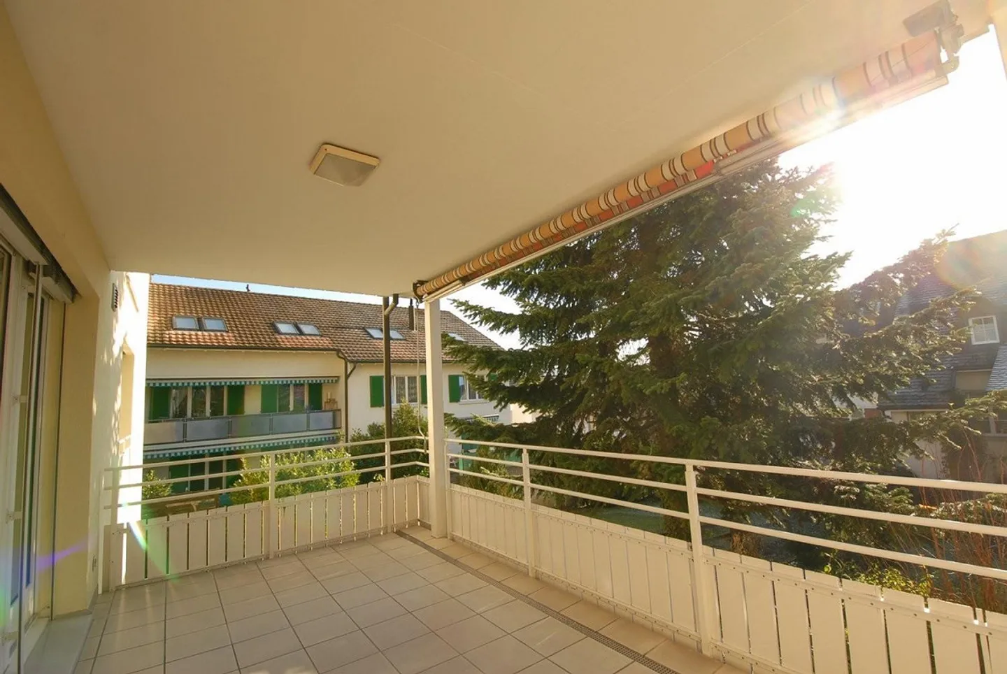 In una posizione soleggiata e tranquilla vicino al centro del villaggio di Oberwil - Foto 4 di 11