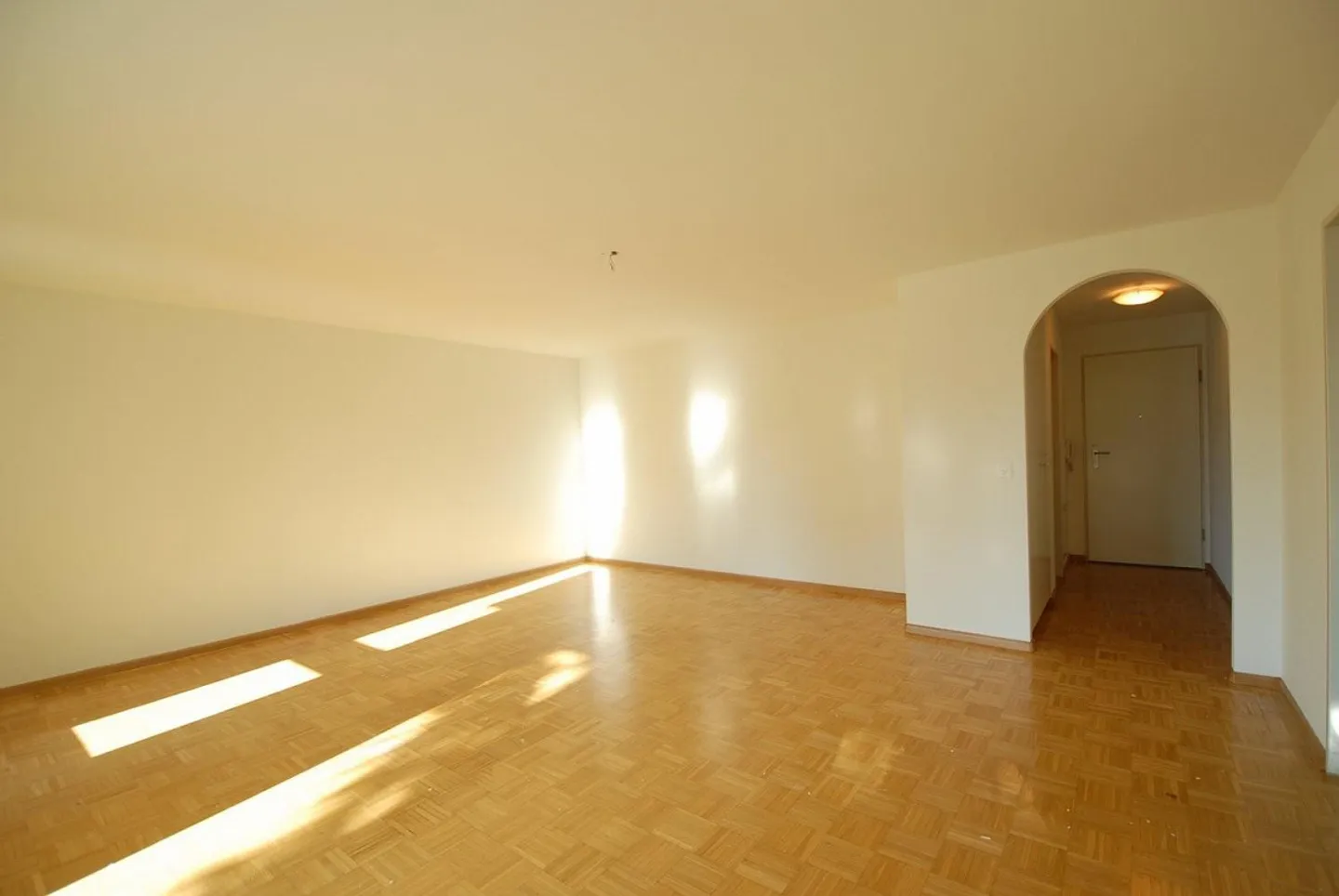 In una posizione soleggiata e tranquilla vicino al centro del villaggio di Oberwil - Foto 8 di 11