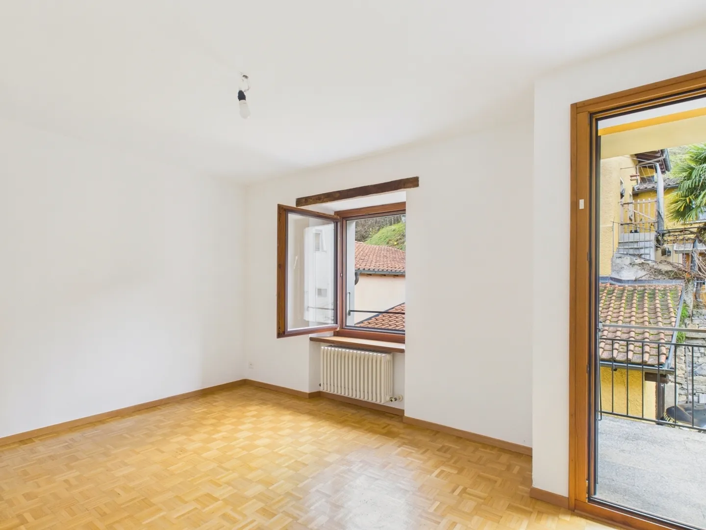 Spacious independent house with 5 rooms in Breggia-Bruzella - Photo 6 of 12