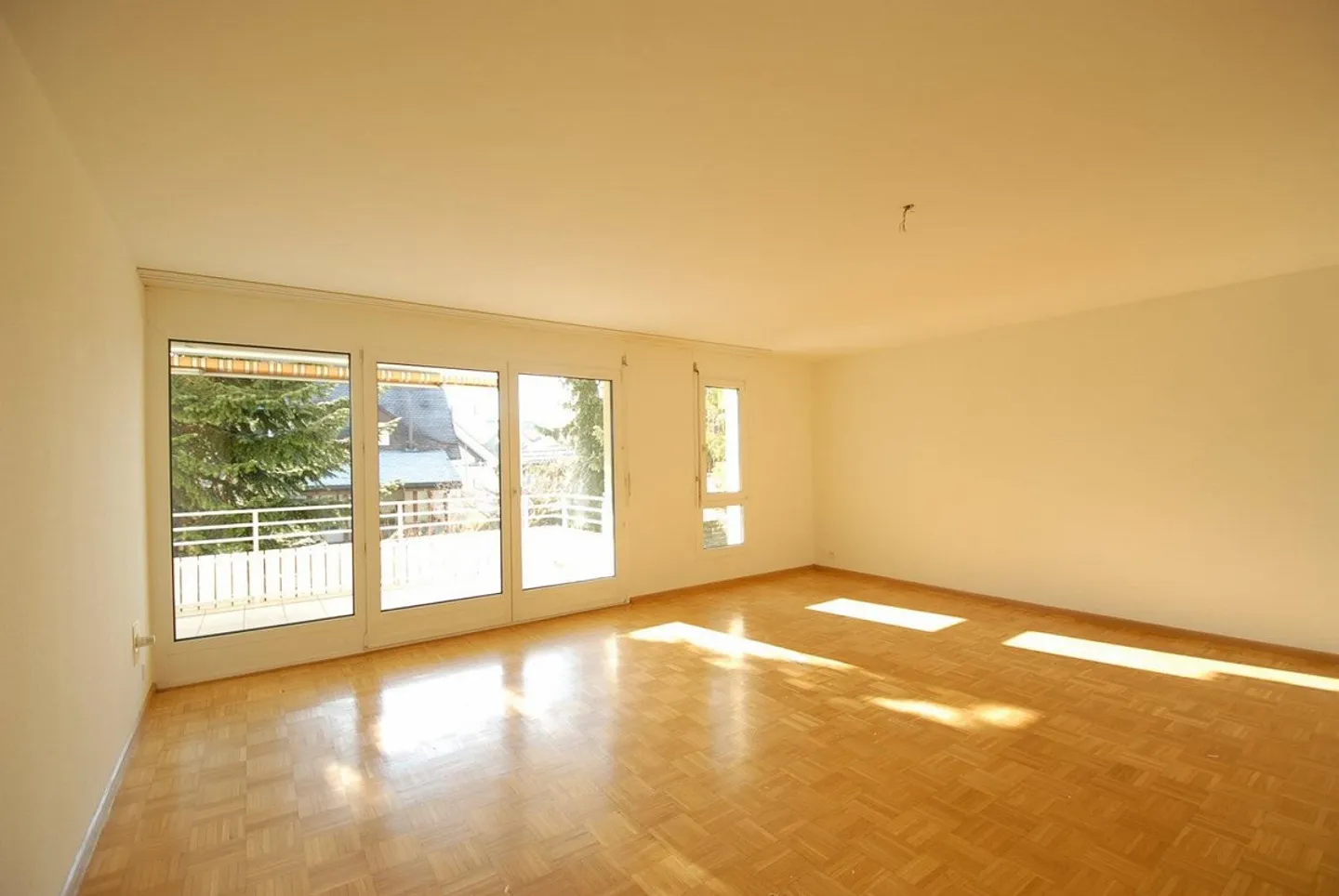 In una posizione soleggiata e tranquilla vicino al centro del villaggio di Oberwil - Foto 9 di 11