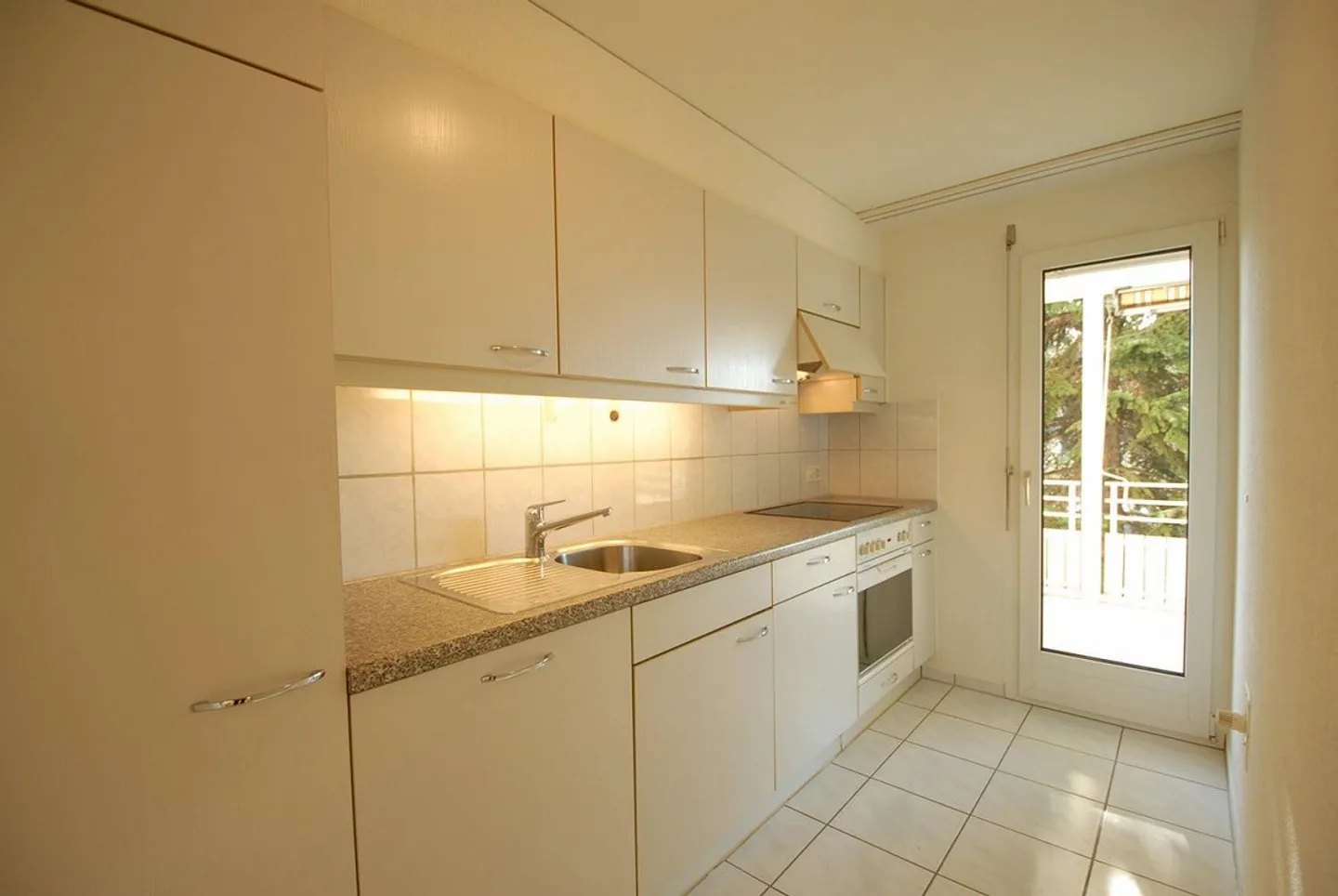 In una posizione soleggiata e tranquilla vicino al centro del villaggio di Oberwil - Foto 10 di 11