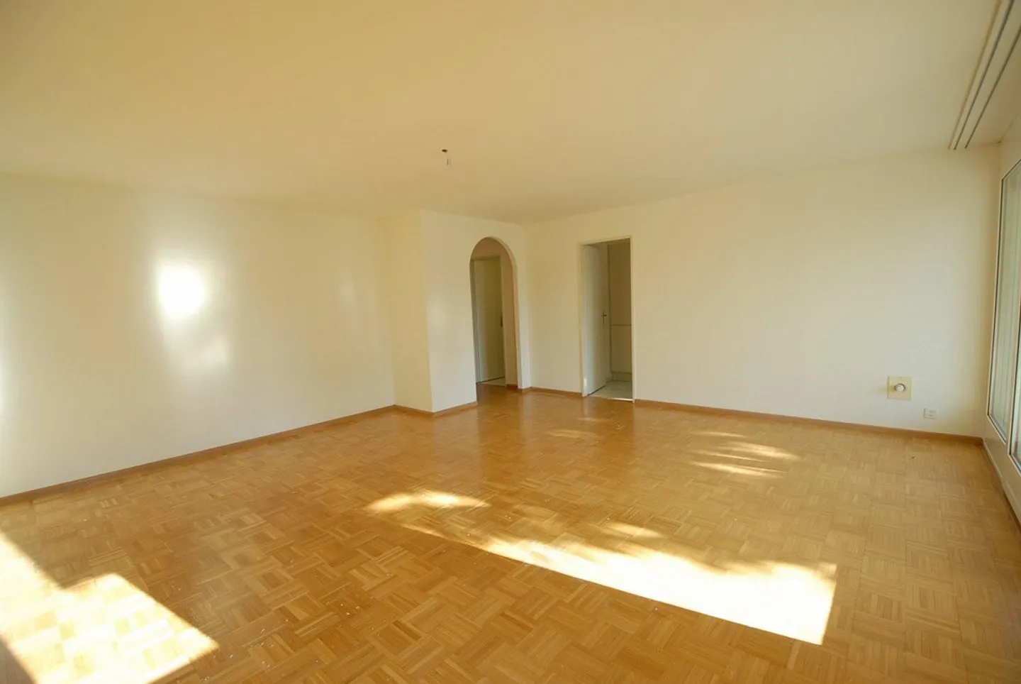 In una posizione soleggiata e tranquilla vicino al centro del villaggio di Oberwil - Foto 7 di 11