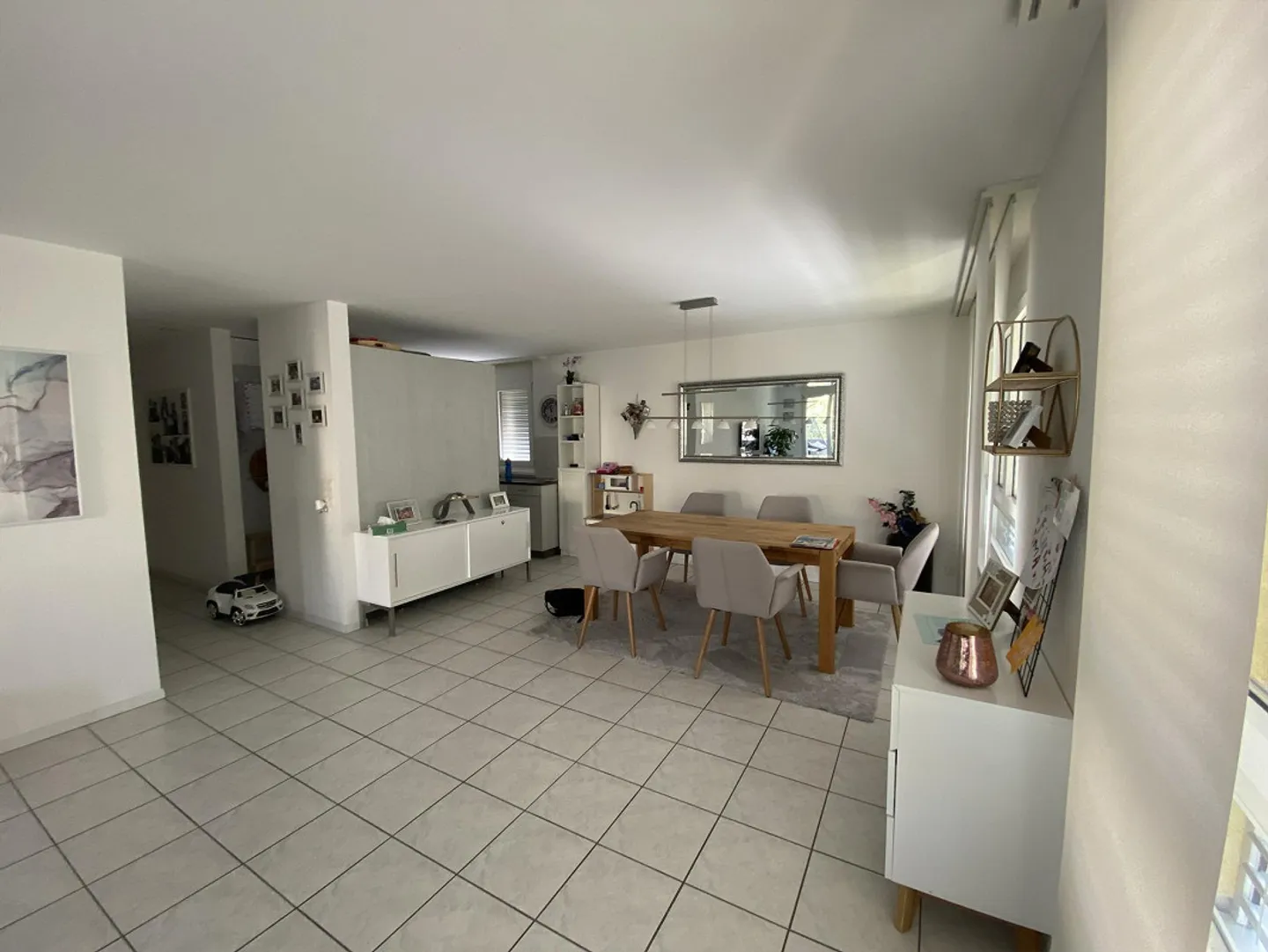 Sonnige 4.5 Zimmerwohnung im 2. Stock - Foto 4 von 10