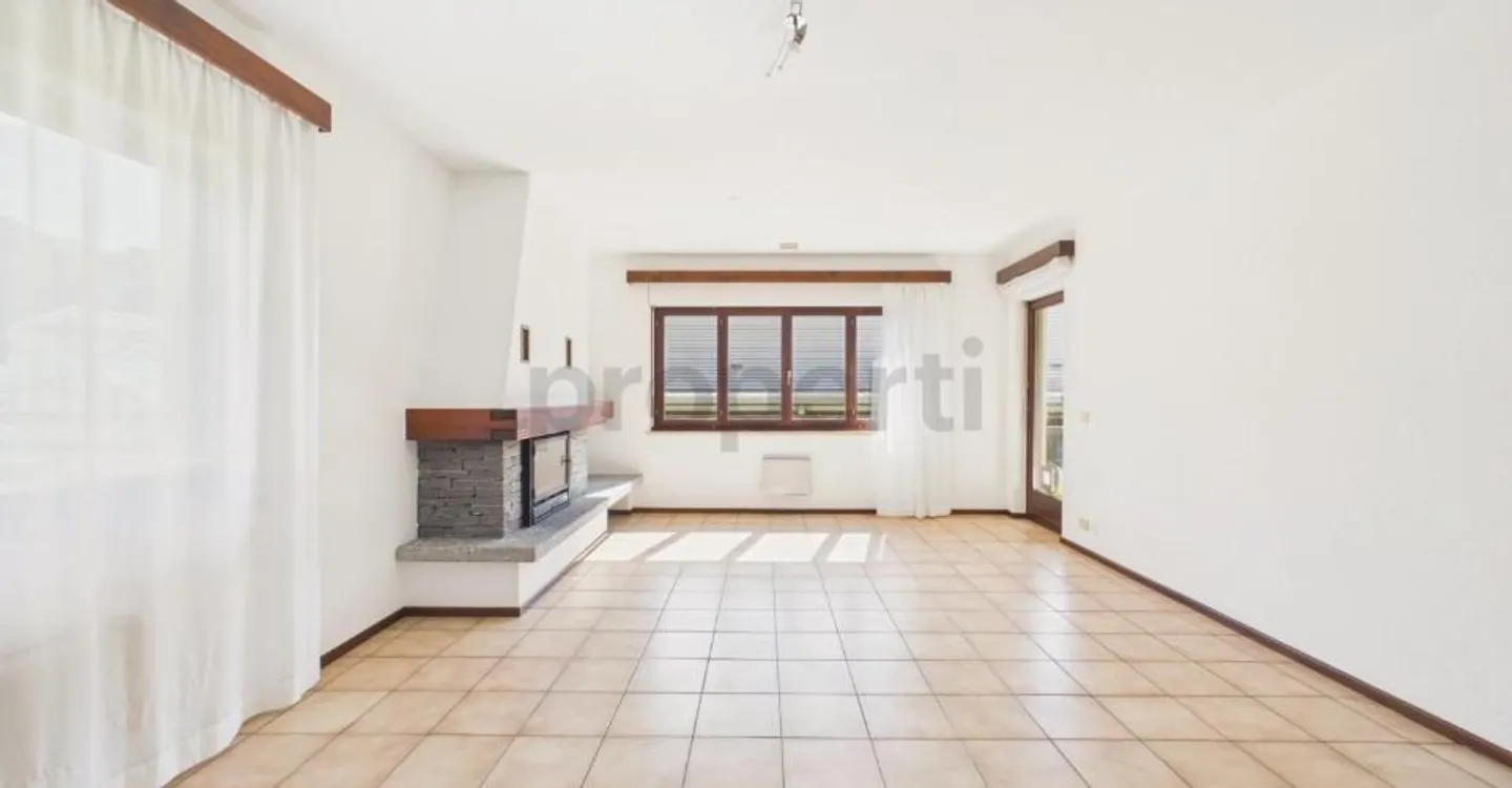 Appartamento di 4,5 locali con box auto in una casa bifamiliare - Foto 4 di 13