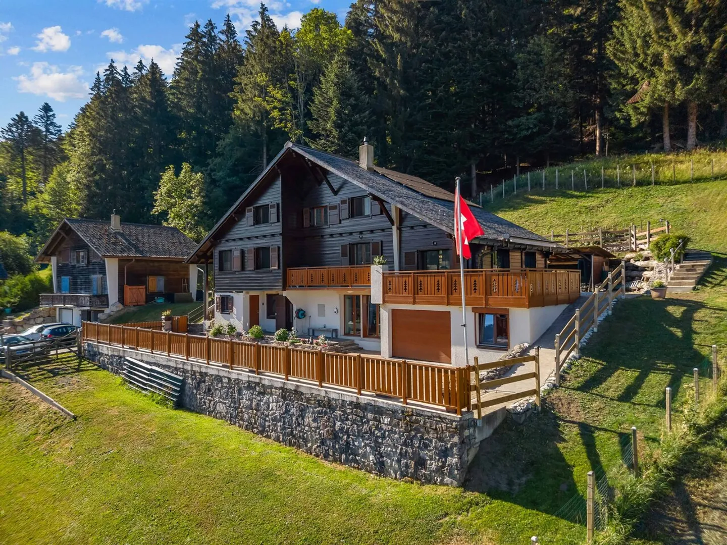 Stunning 8.5-room chalet in Paccots - Photo 1 of 33