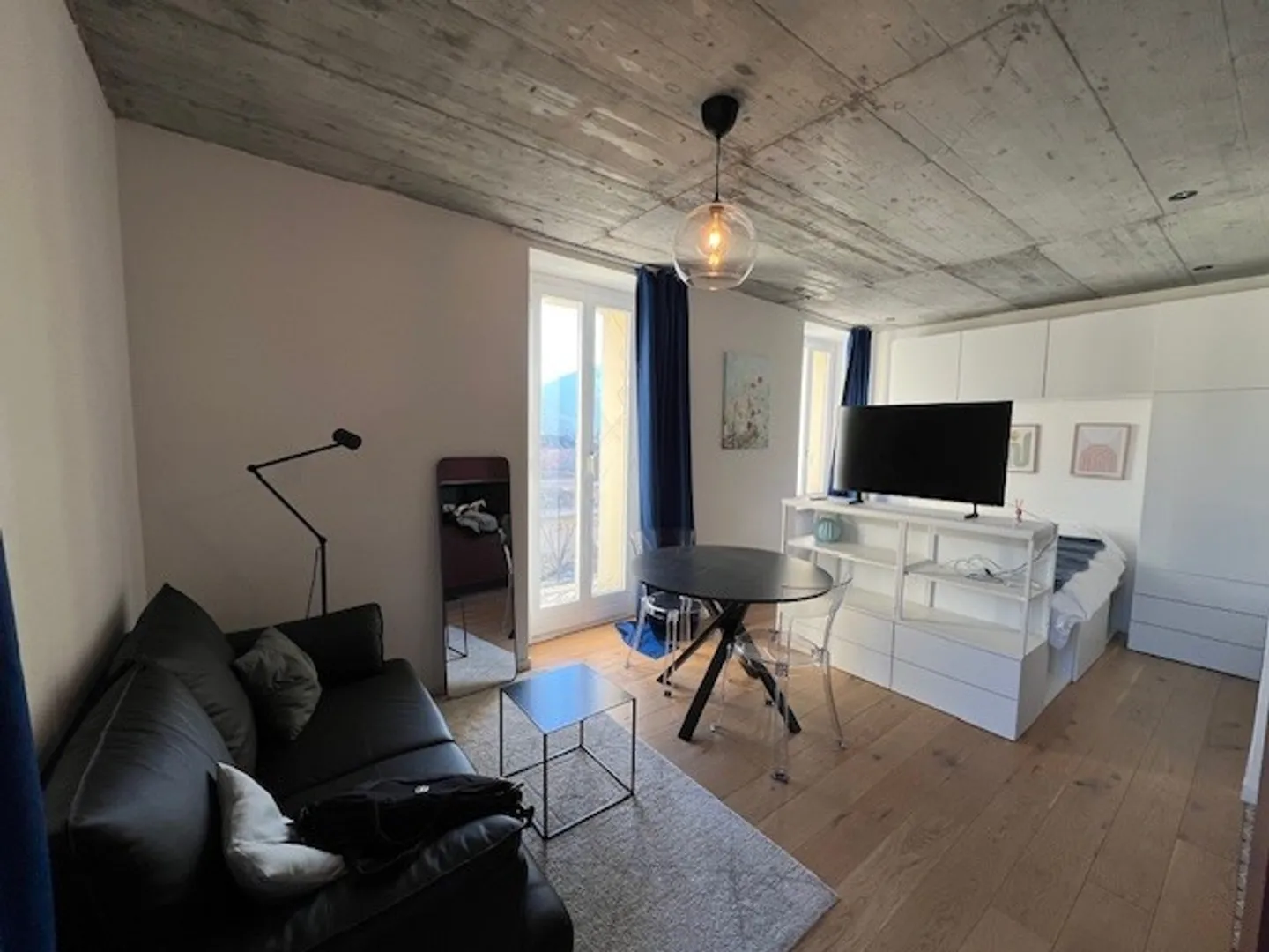 Beautiful furnished studio on the 2nd floor with a small balcony - Photo 3 of 6