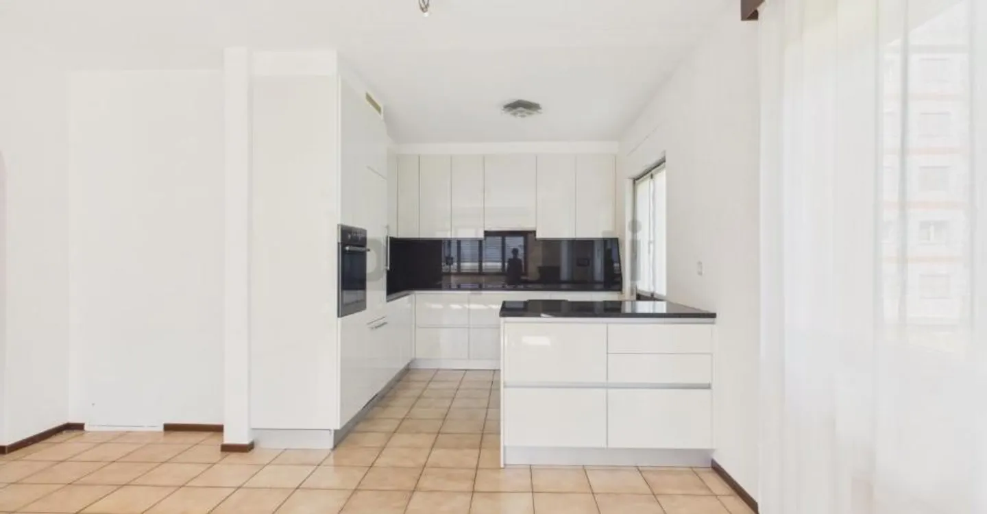 Appartamento di 4,5 locali con box auto in una casa bifamiliare - Foto 6 di 13