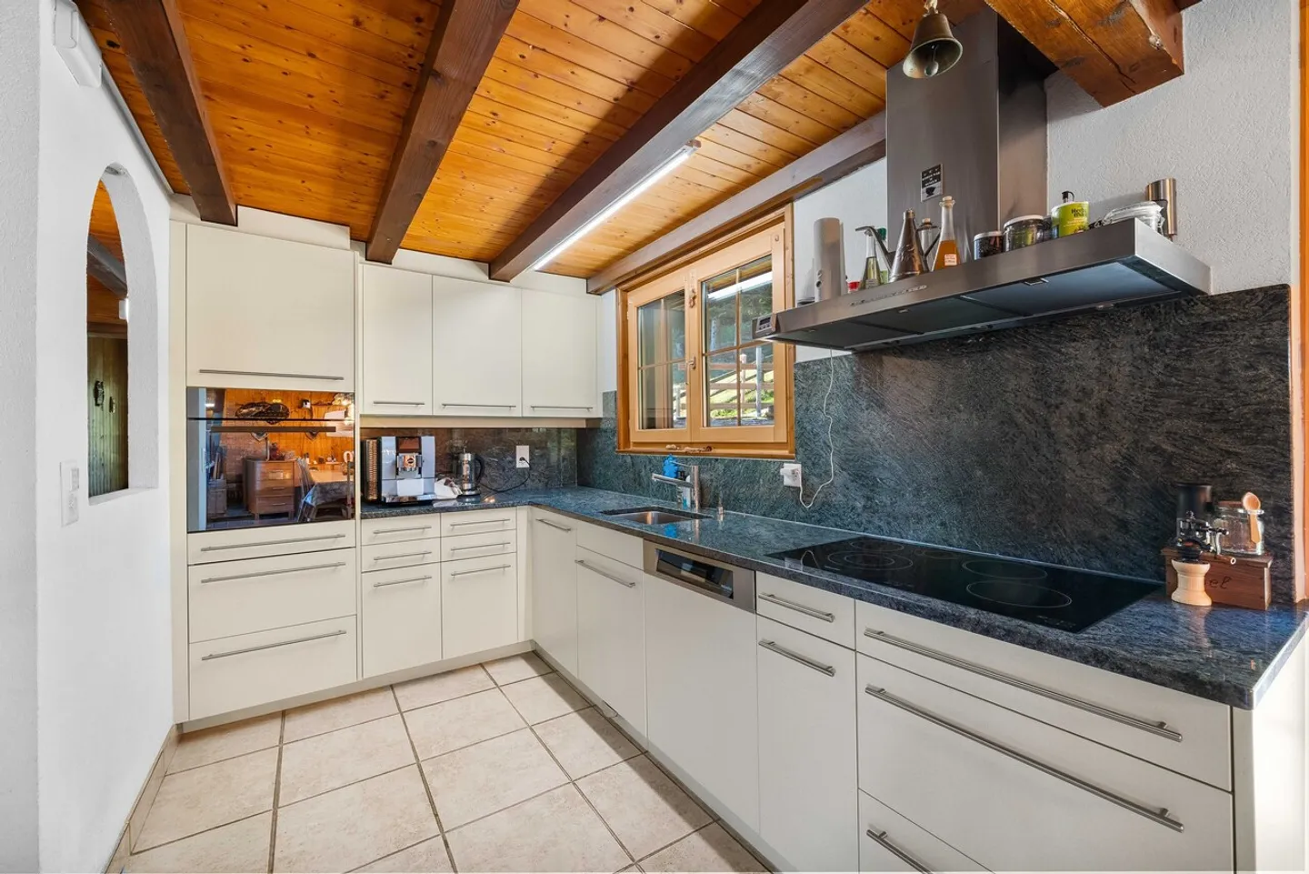 Stunning 8.5-room chalet in Paccots - Photo 7 of 33