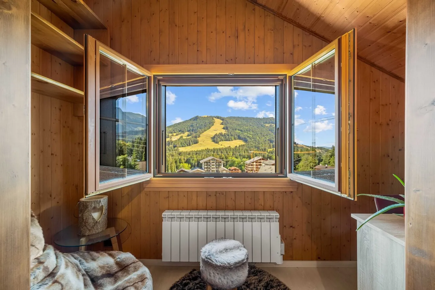 Stunning 8.5-room chalet in Paccots - Photo 4 of 33