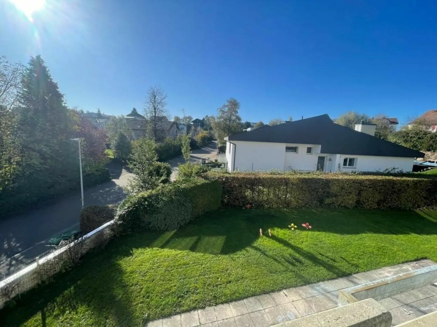 Charmant appartement sous les combles de 1,5 pièce avec balcon orienté au sud à Mörschwil (SG) - Photo 1 sur 6