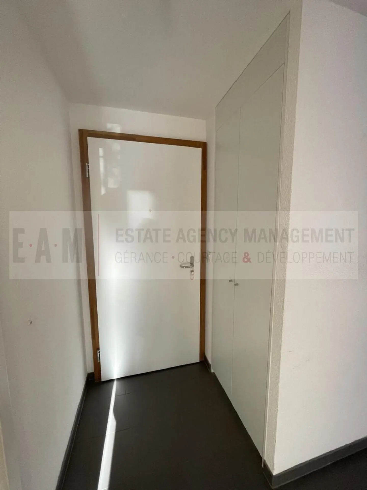 Apartment for rent - Photo 2 of 5
