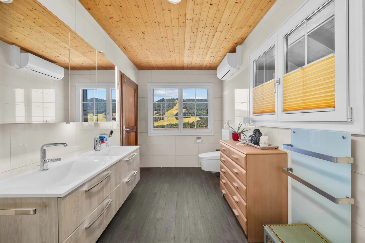 Stunning 8.5-room chalet in Paccots - Photo 10 of 33