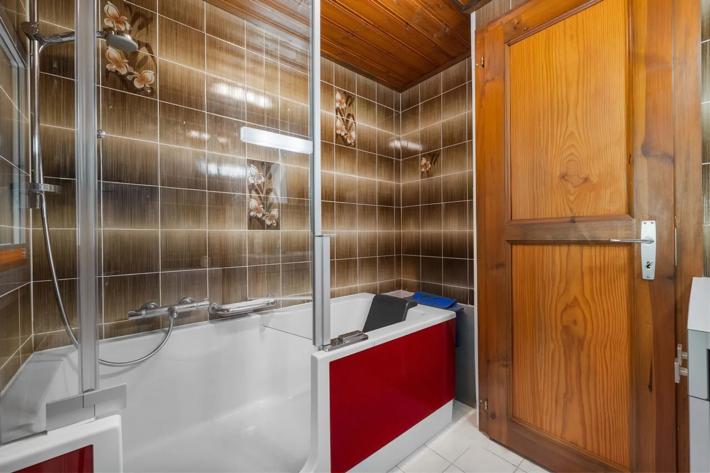 Stunning 8.5-room chalet in Paccots - Photo 15 of 33