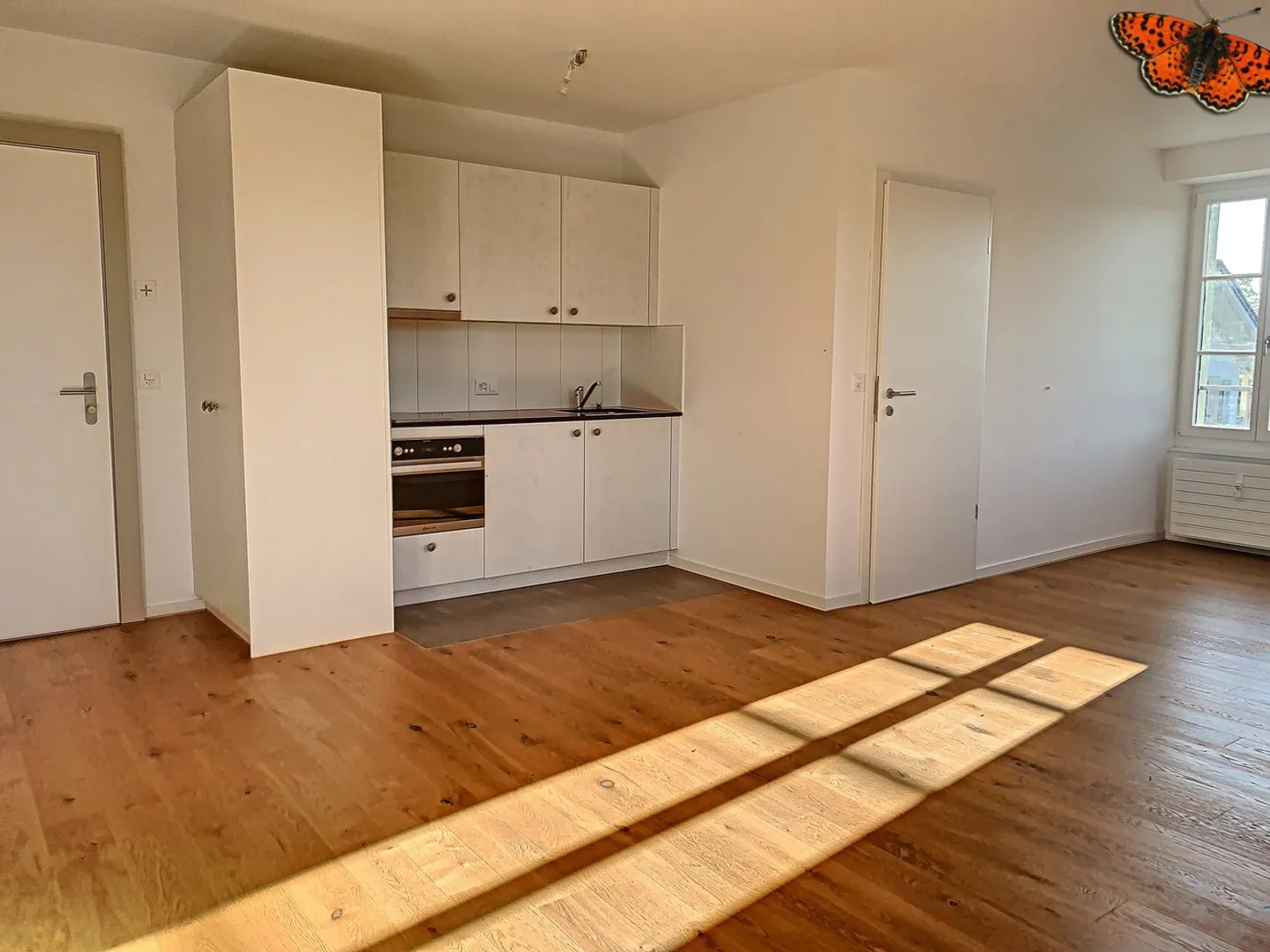 1 ROOM - Quiet! - Photo 4 of 7