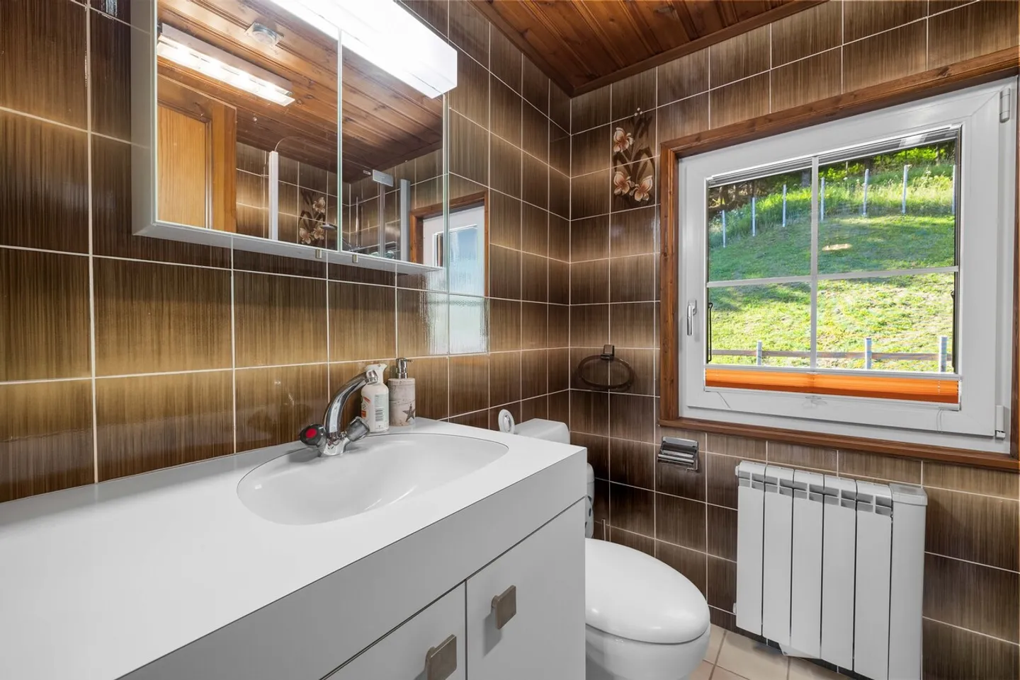 Stunning 8.5-room chalet in Paccots - Photo 16 of 33