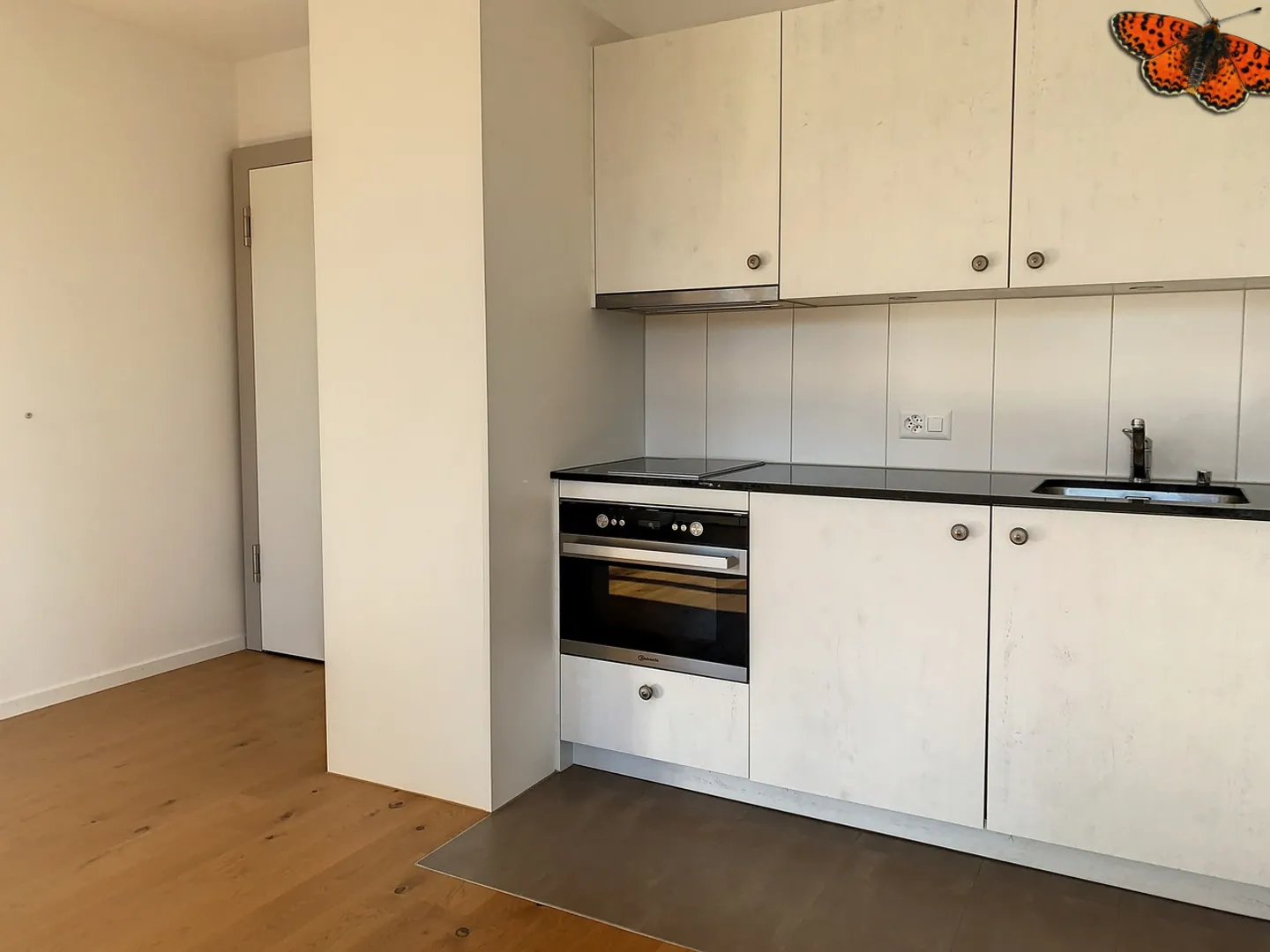 1 ROOM - Quiet! - Photo 2 of 7